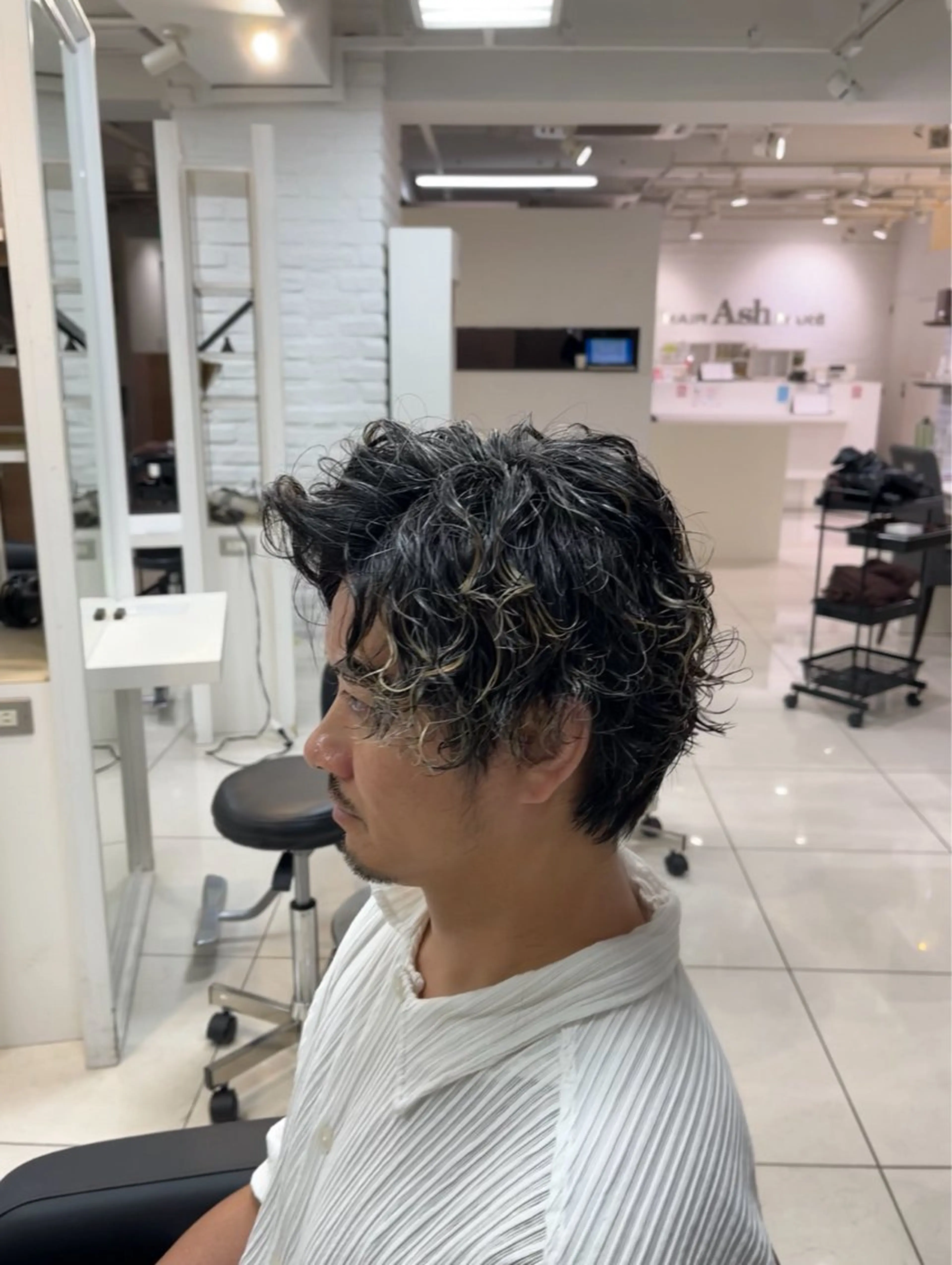 ミディアム カラー パーマ メンズ 【シャドウパーマ センターパート】義心のヘアスタイル