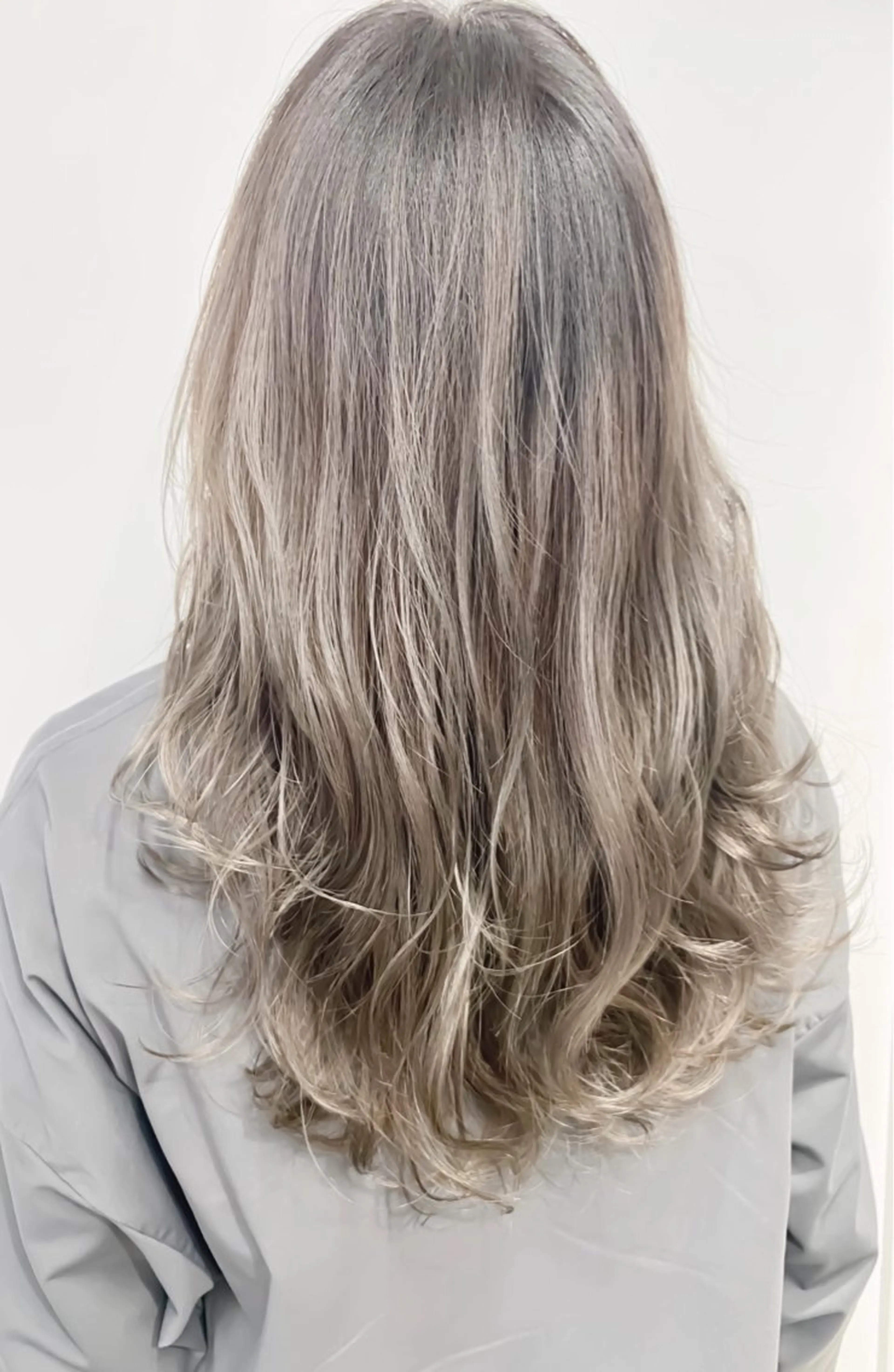 セミロング カラー バレイヤージュ ブリーチ 透明感カラー ダブルカラー ハイライトカラー 竹内ケンゴ🇰🇷 EIGHT藤沢のヘアスタイル