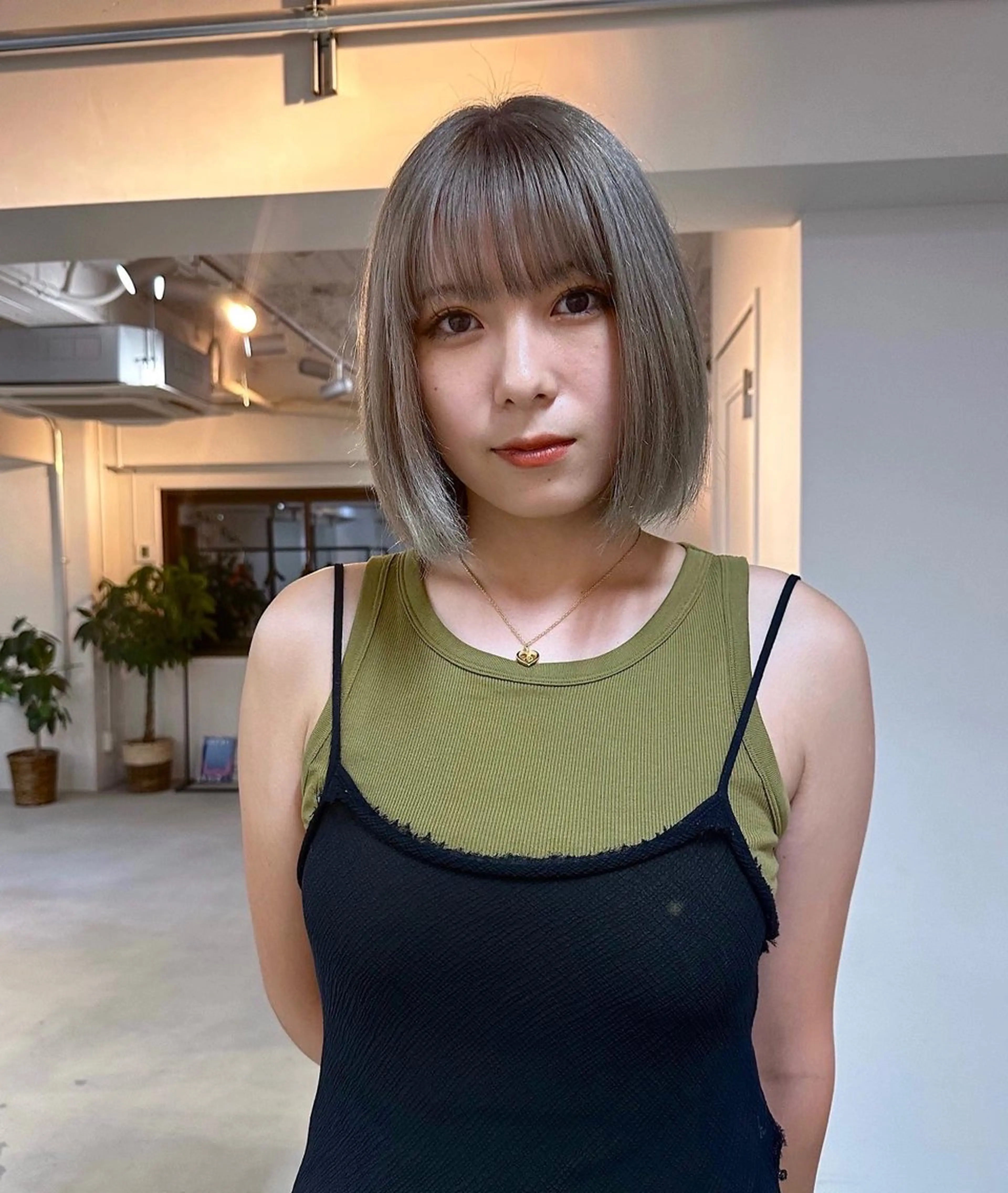 ショート カラー ベージュカラー ブリーチ ホワイトベージュ 竹中 彩音のヘアスタイル