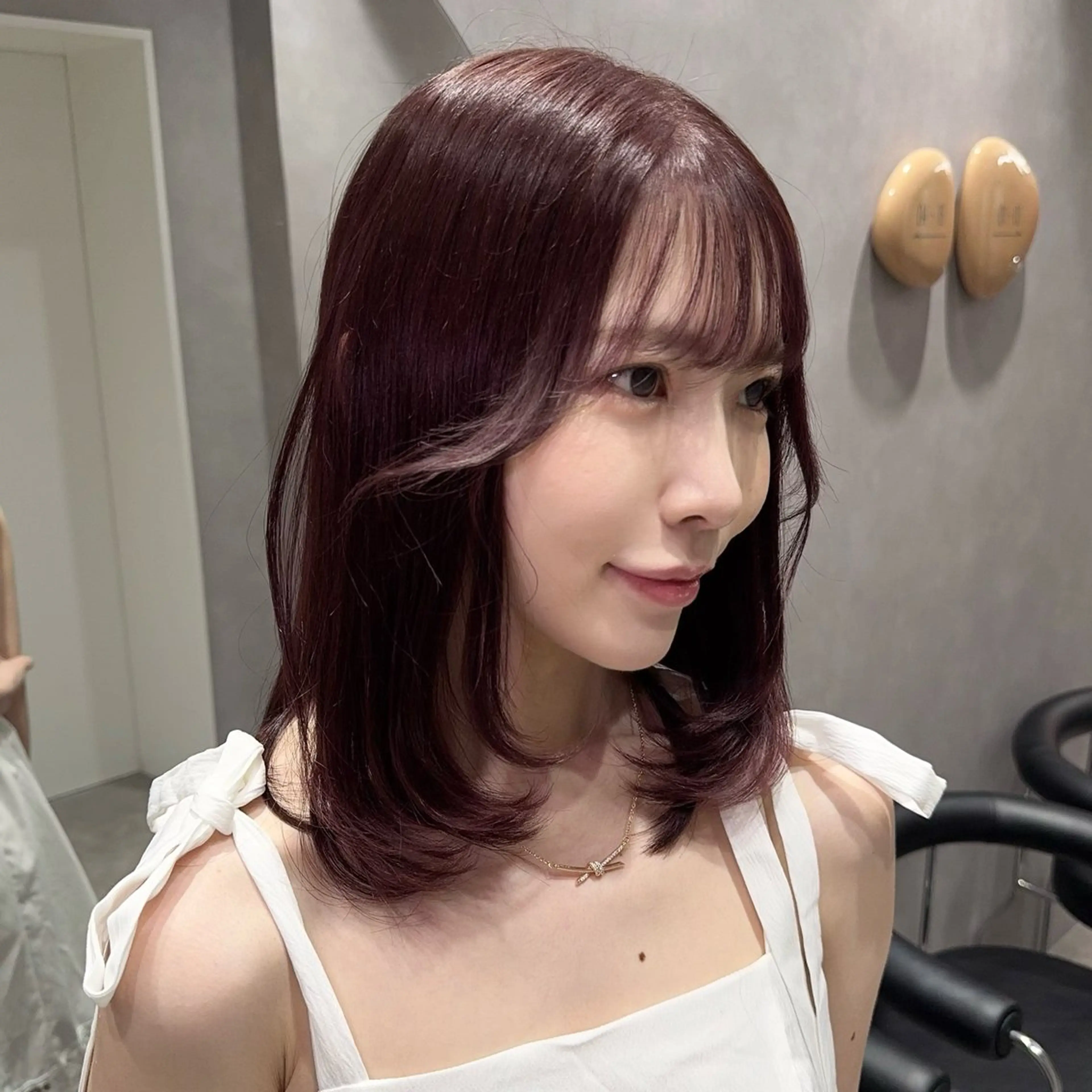 ミディアム レイヤーカット 縮毛矯正 トリートメント 顔周りレイヤー/新宿 /モテ艶カラー/航介のヘアスタイル