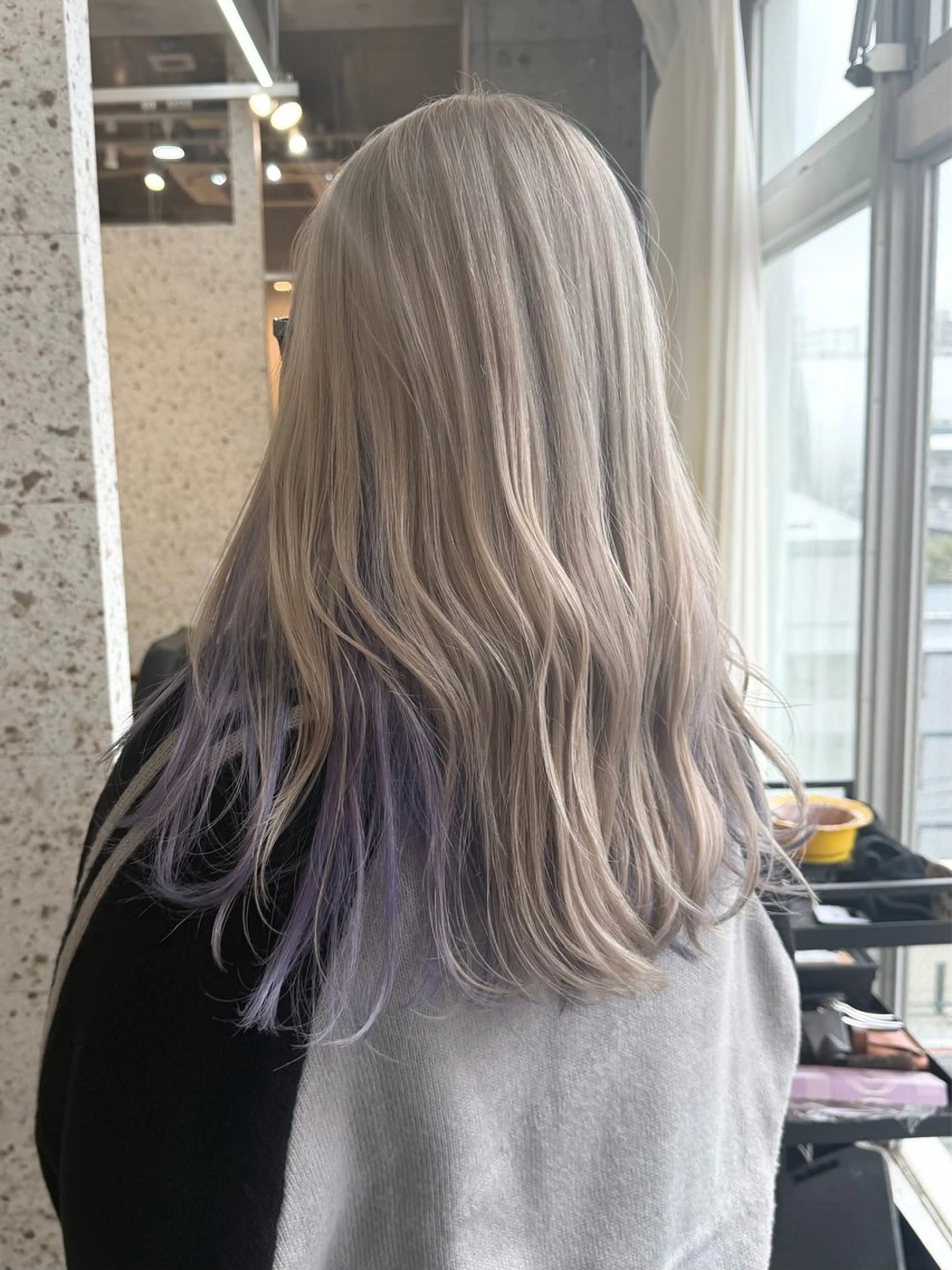 ロング カラー ベージュカラー インナーカラー ラベンダーカラー ホワイトベージュ ヘアカラー SHOTO ハイトー ン/ブロンドカラーのヘアスタイル