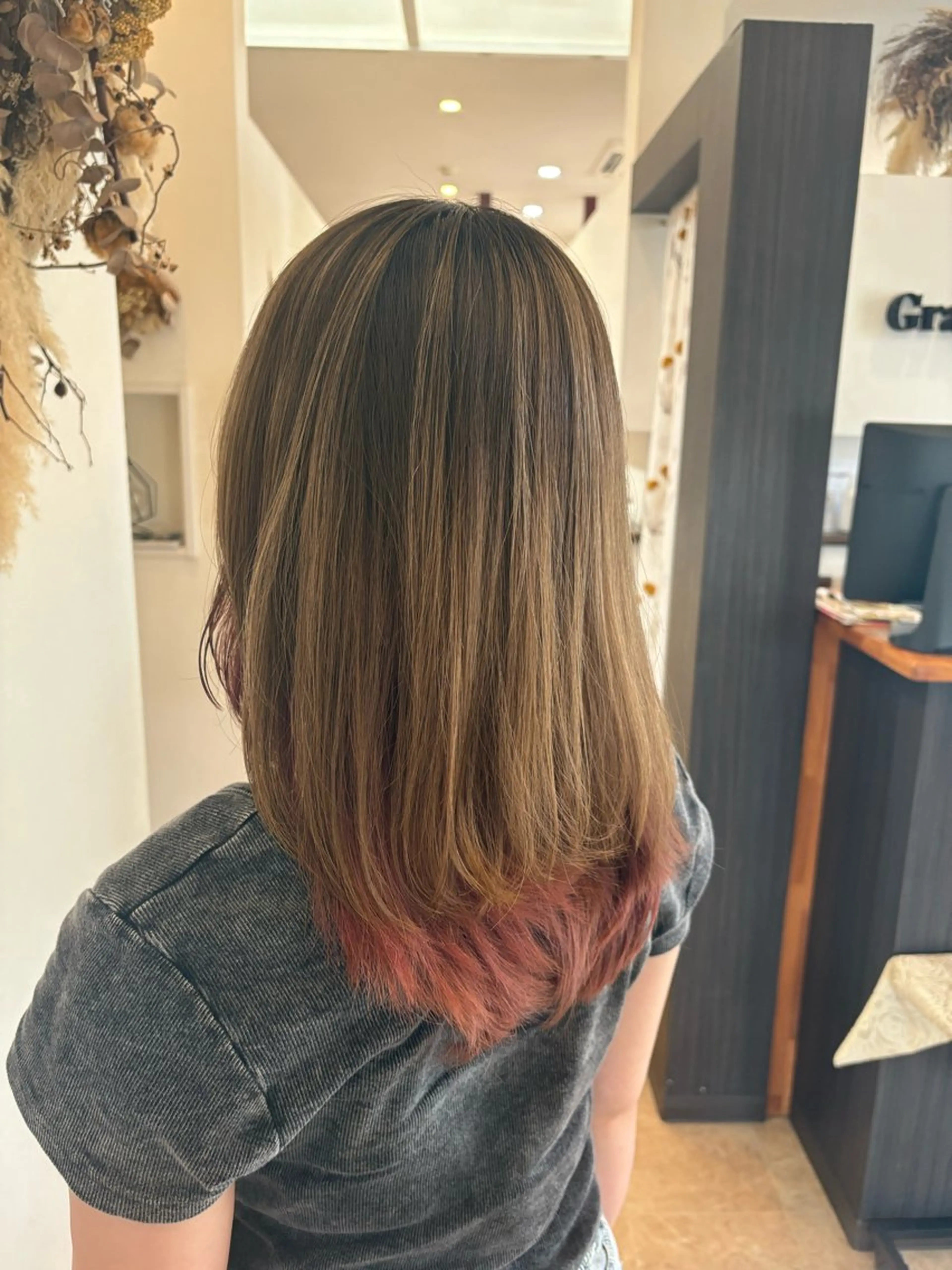 セミロング レイヤーカット 衛藤 澄玲のヘアスタイル