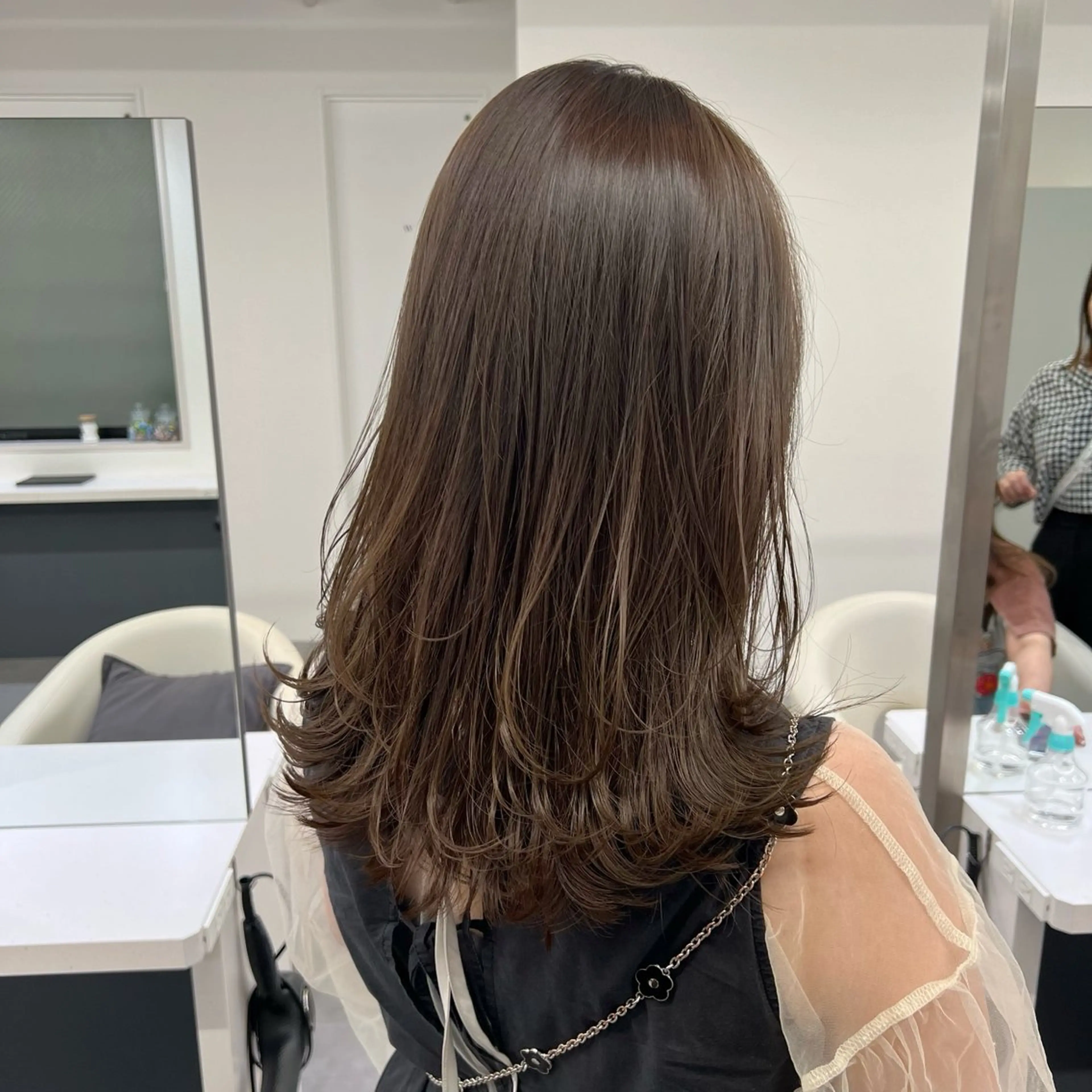 セミロング カラー ベージュカラー オリーブベージュ レイヤーカット ナチュラルヘア/ 似合わせ/三宅 昌太のヘアスタイル