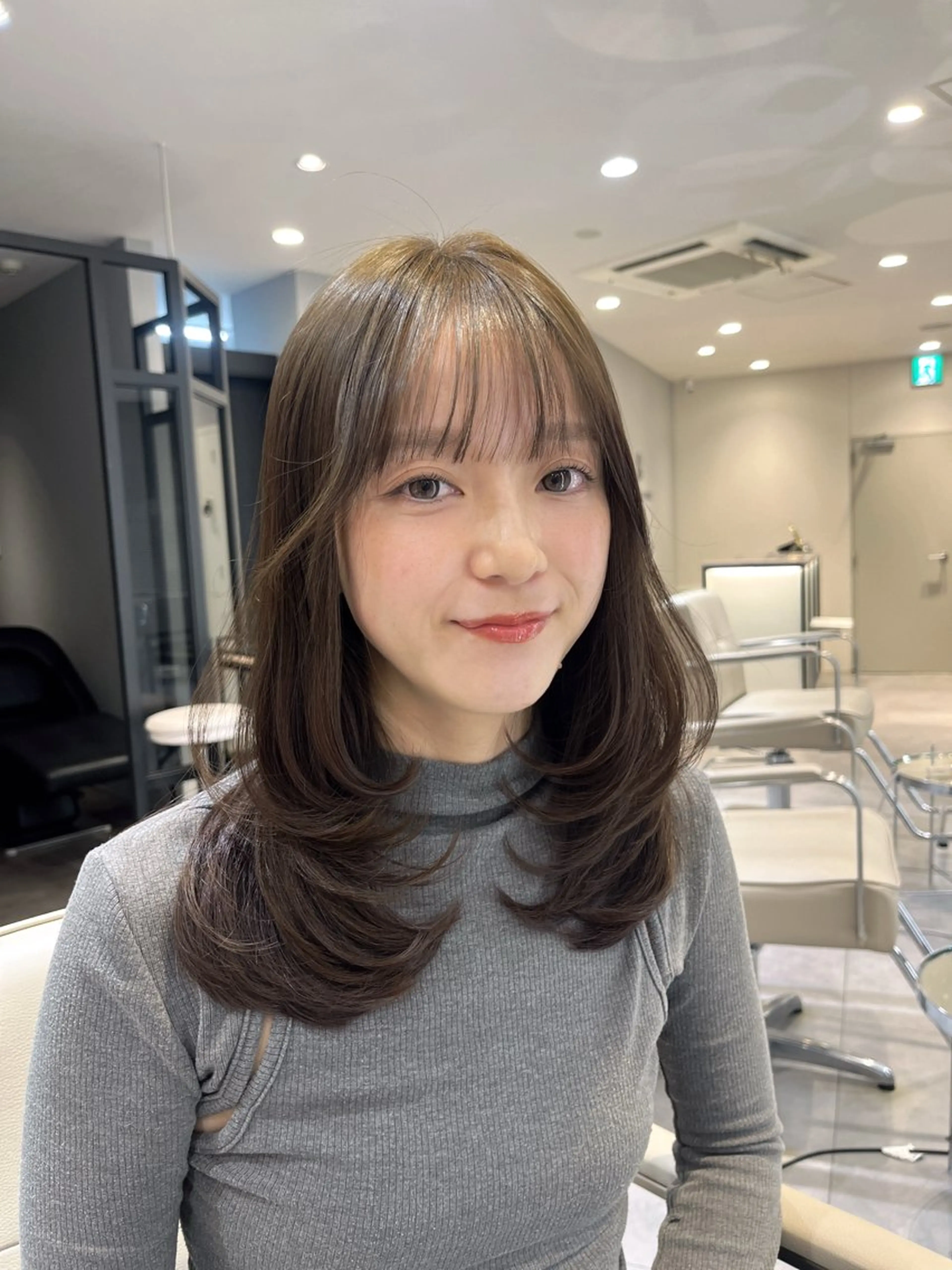 セミロング レイヤーカット カット ヘアカラー 片桐 由華のヘアスタイル