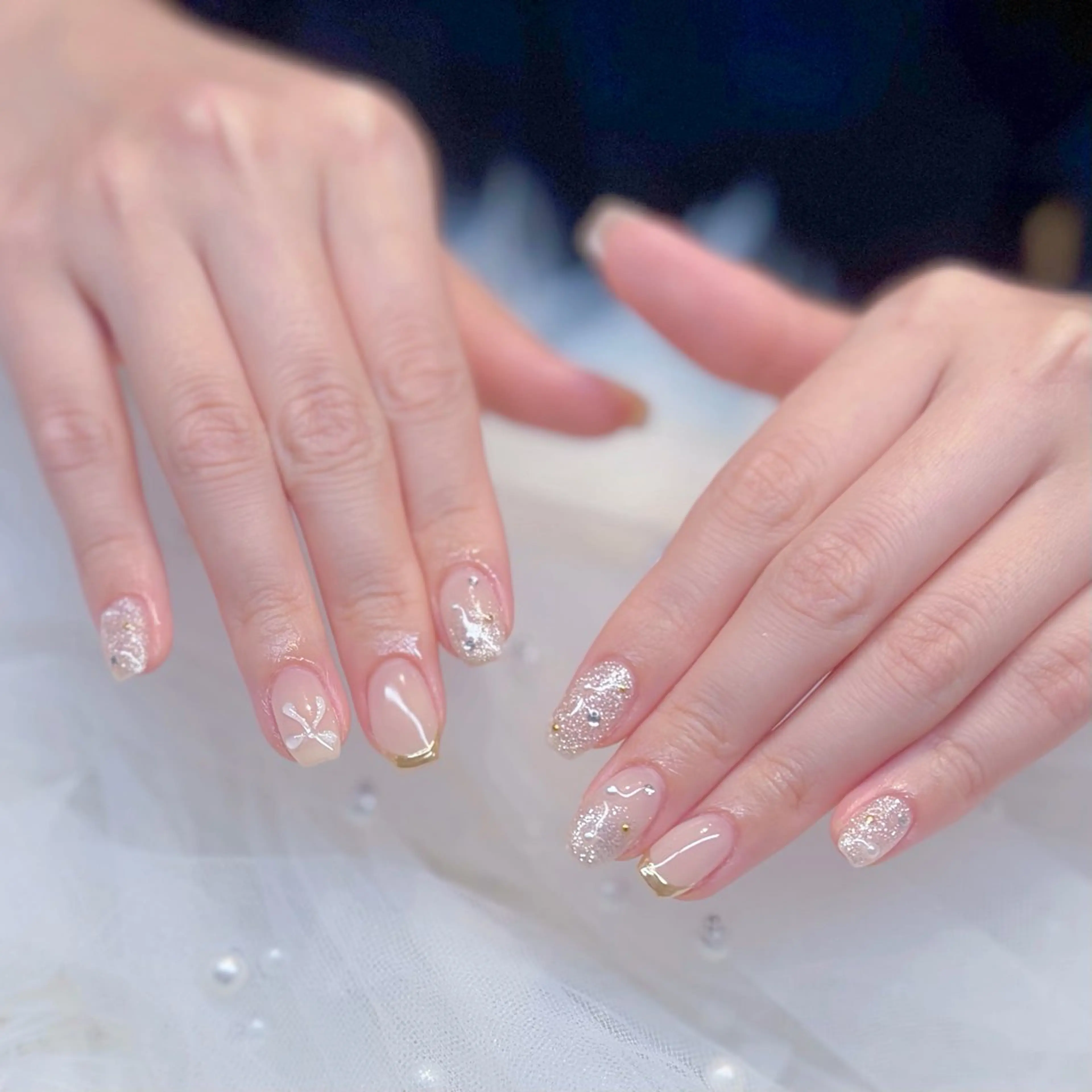 ネイル フレンチネイル キラキラネイル ミラーネイル リボン 冬ネイル ハンドネイル ぷりゅねる 心斎橋のネイルデザイン