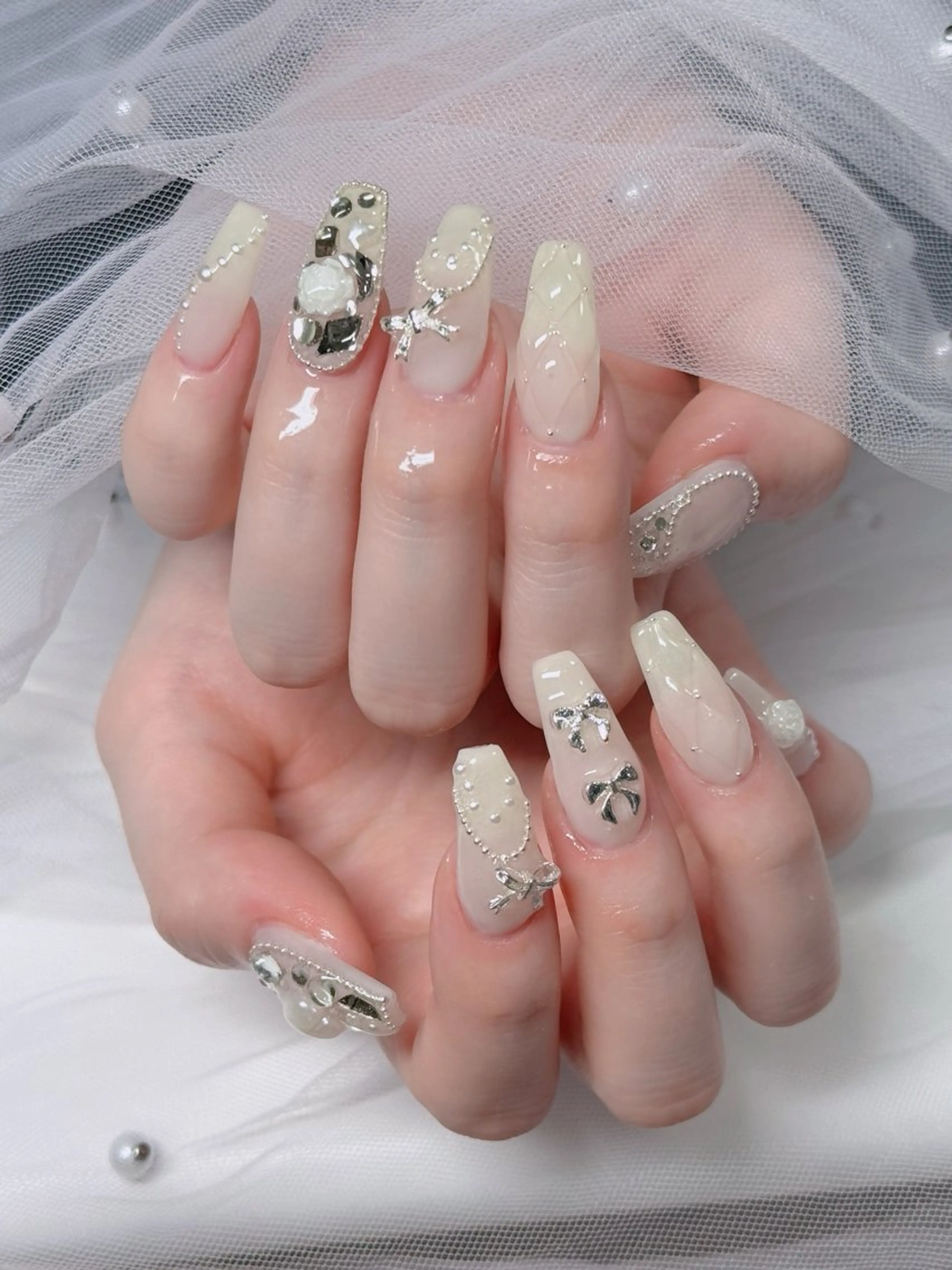 ネイル フレンチネイル ジェルネイル ガラスフレンチ ハロウィン ハート H.baby Nail Salonのネイルデザイン