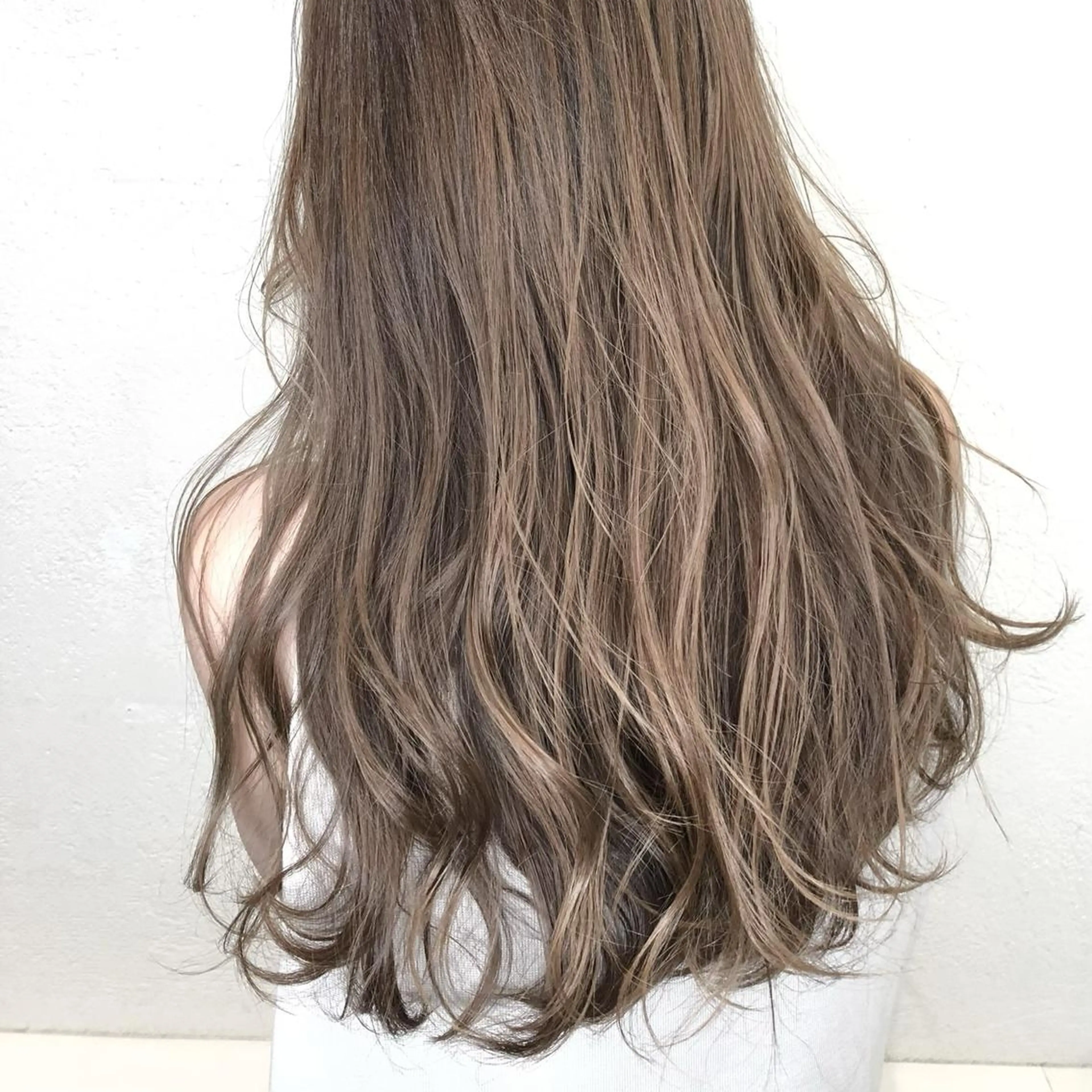 ロング アッシュ 外国人風カラー ハイライト 学生 ヘアカラー トリートメント ボブスタイル/ 透明感カラー/八幡のヘアスタイル