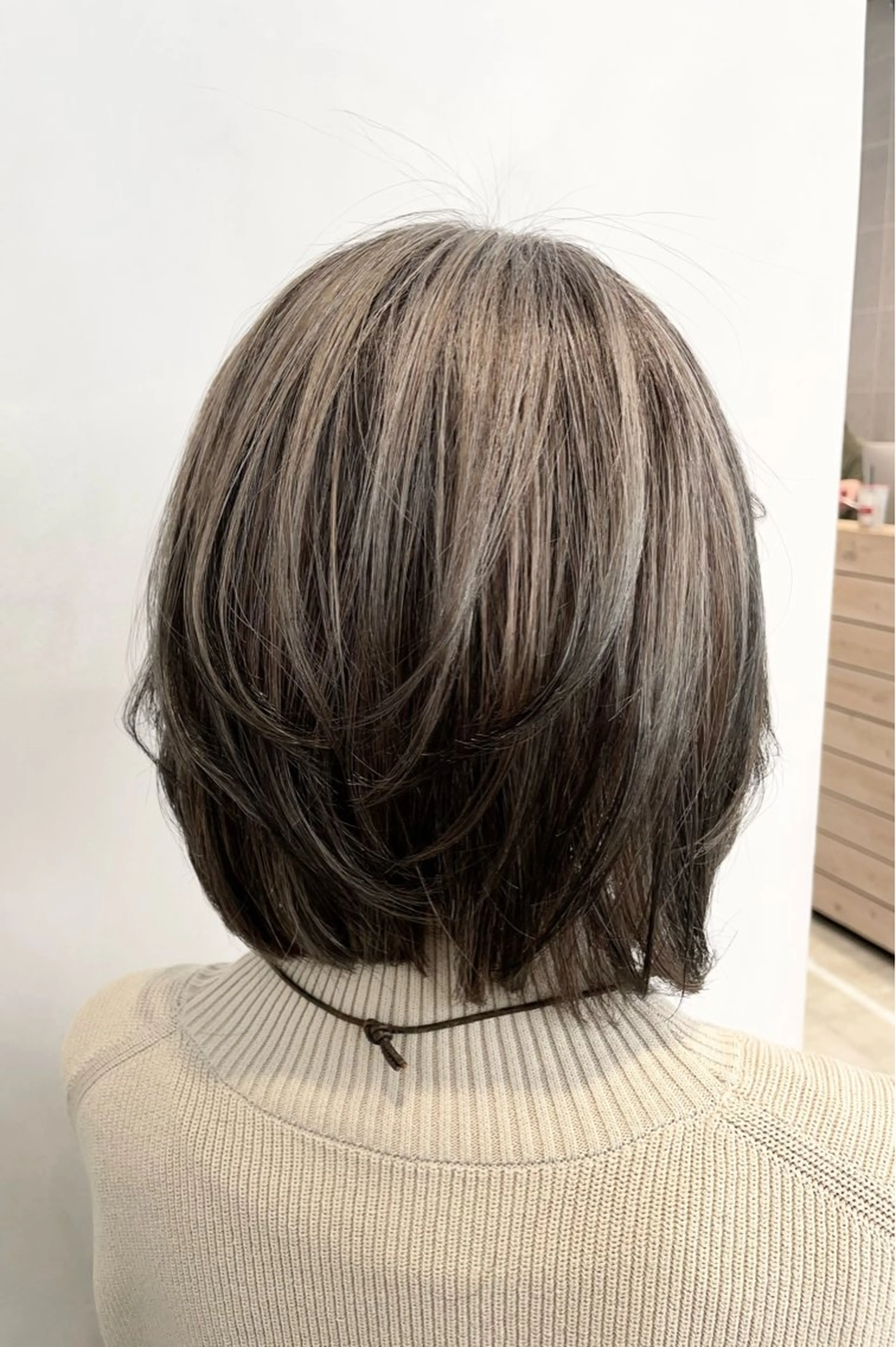 ショート カラー ショートレイヤー ハイライトカラー ハイライト レイヤーカット ショートヘア カット ヘアカラー トリートメント 透明感カラー✨艶髪 制作🌱山根あゆみのヘアスタイル