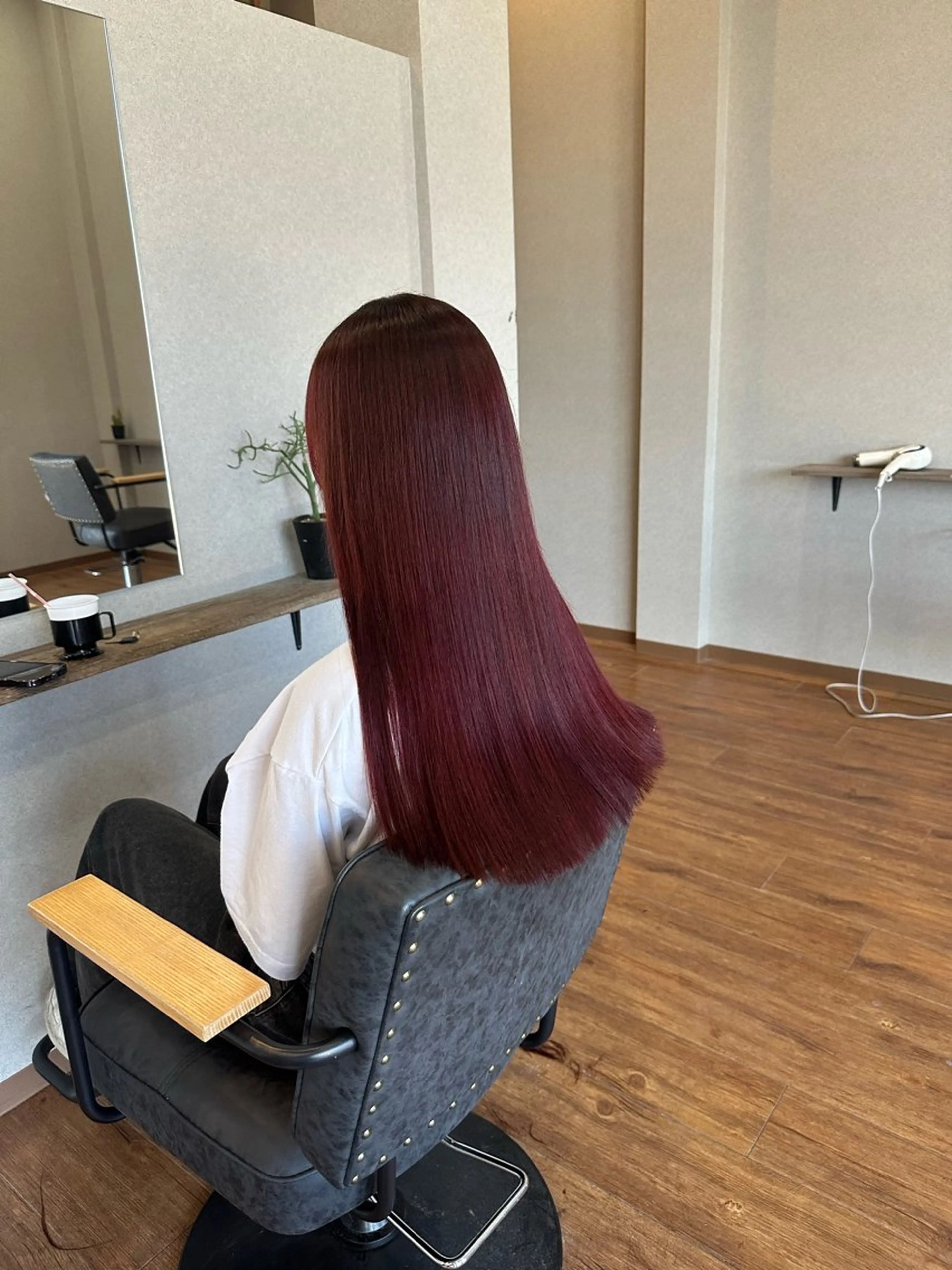 ロング カラー レッドカラー ヘアカラー トリートメント 鵜飼 真伍のヘアスタイル