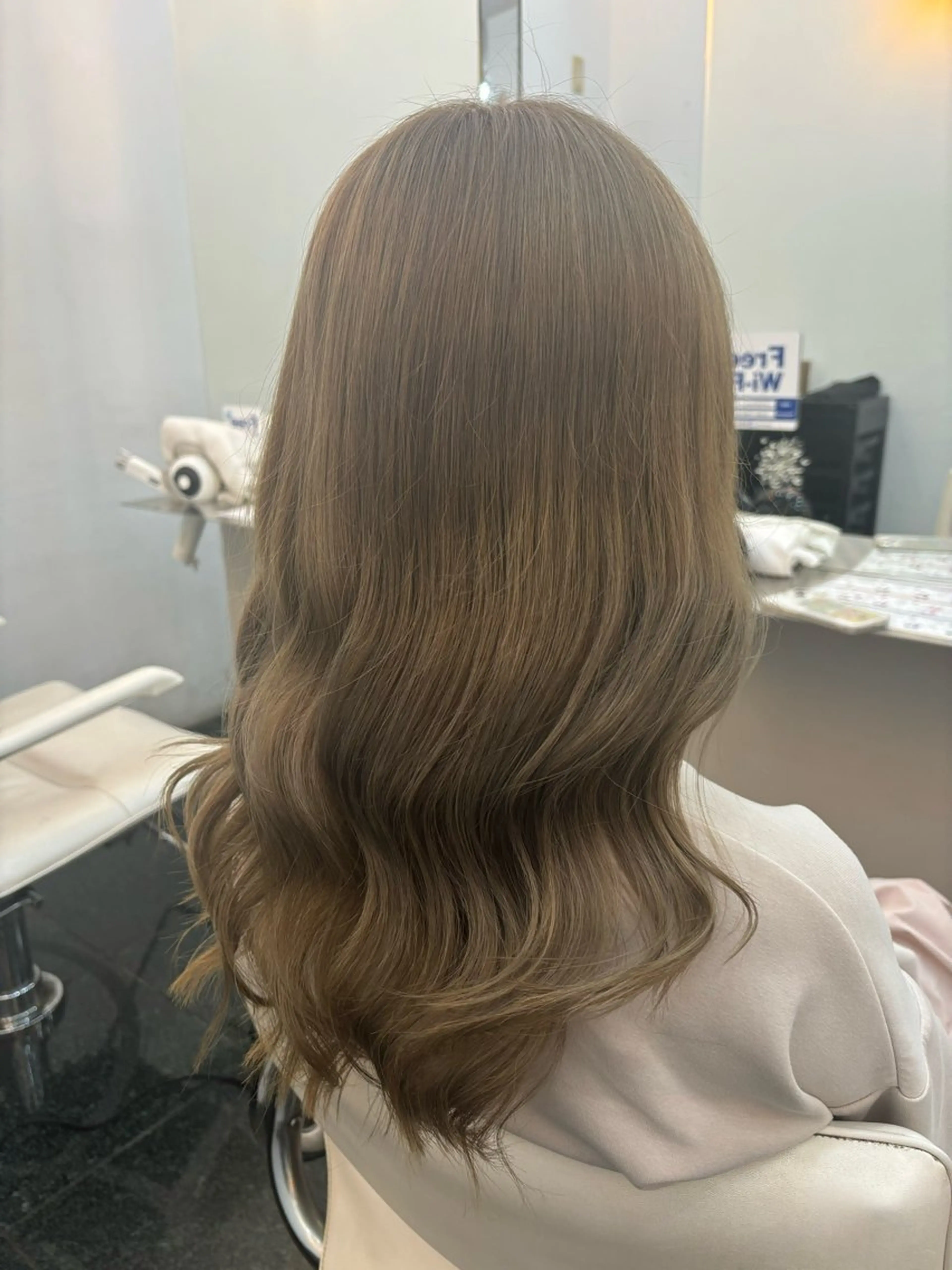 ロング カラー アッシュ ベージュカラー ブロンド ブロンドベージュ 透明感カラー ヘアカラー 髪質改善カラー｜ Yukino🫧のヘアスタイル