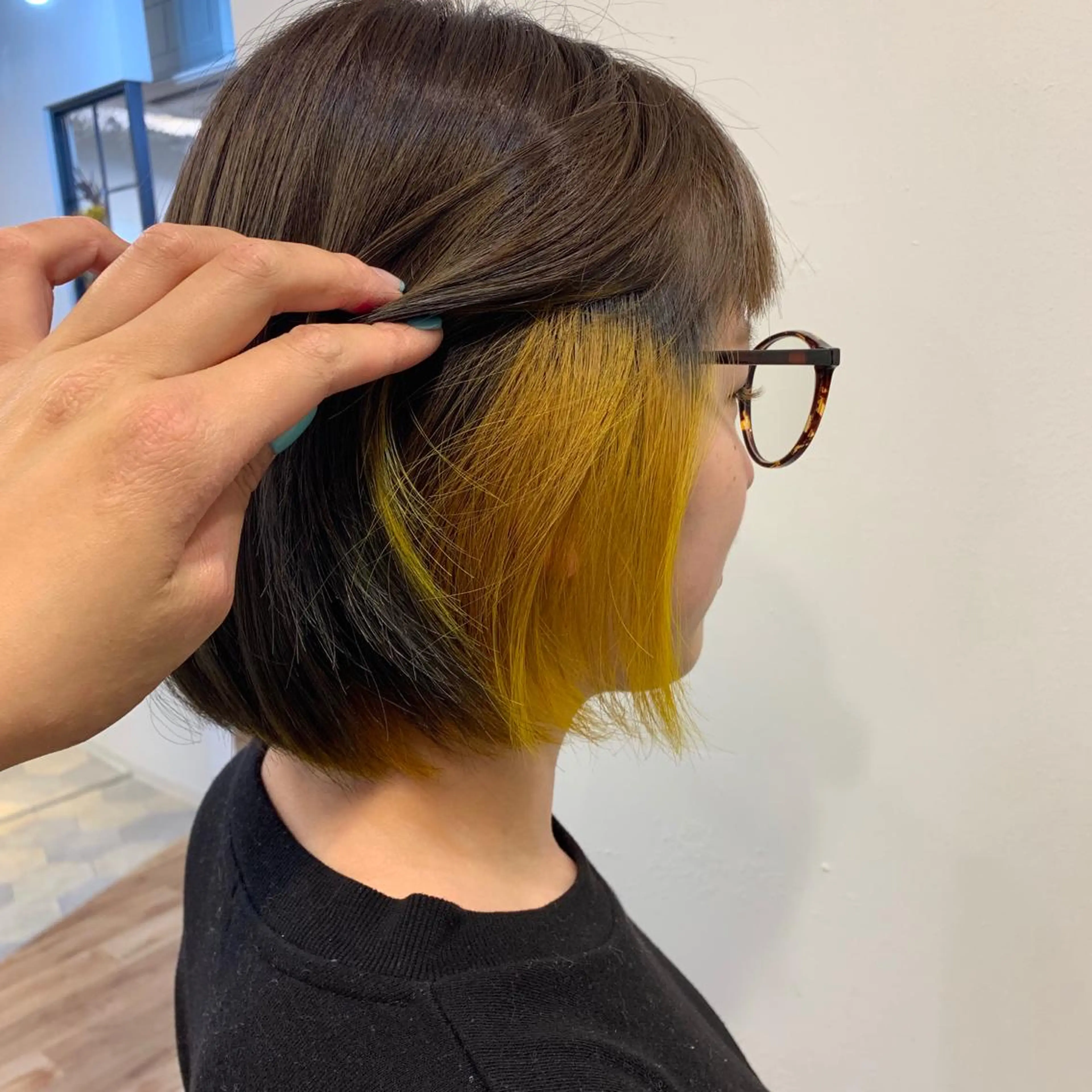 ショート カラー インナーカラー イエローカラー カット ヘアカラー 藤間 帆乃夏（とうまほのかのヘアスタイル