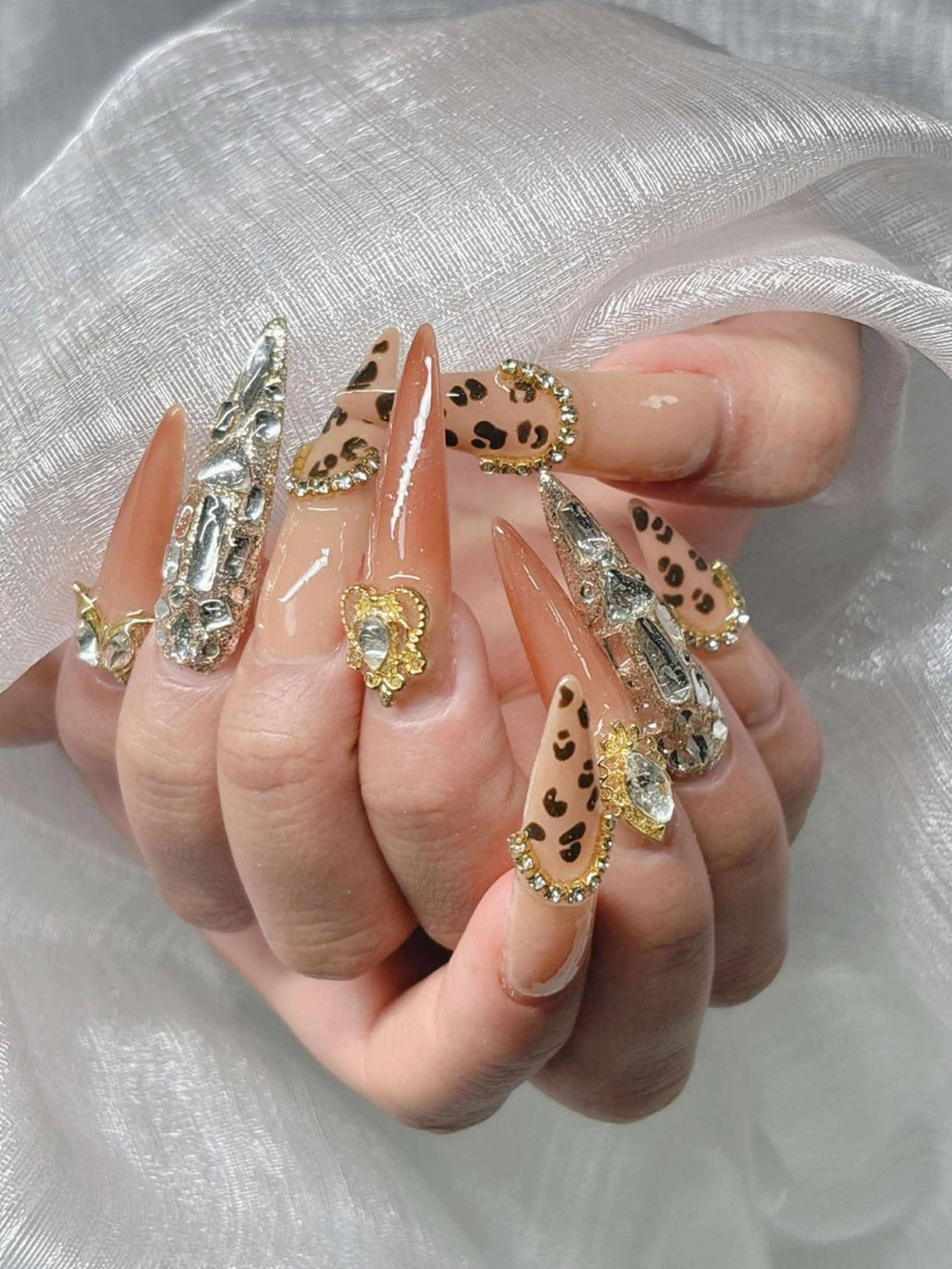 ネイル 長さ出し グラデーション 卒業式 キラキラネイル マグネットネイル ハンドネイル Lee Nailsのネイルデザイン