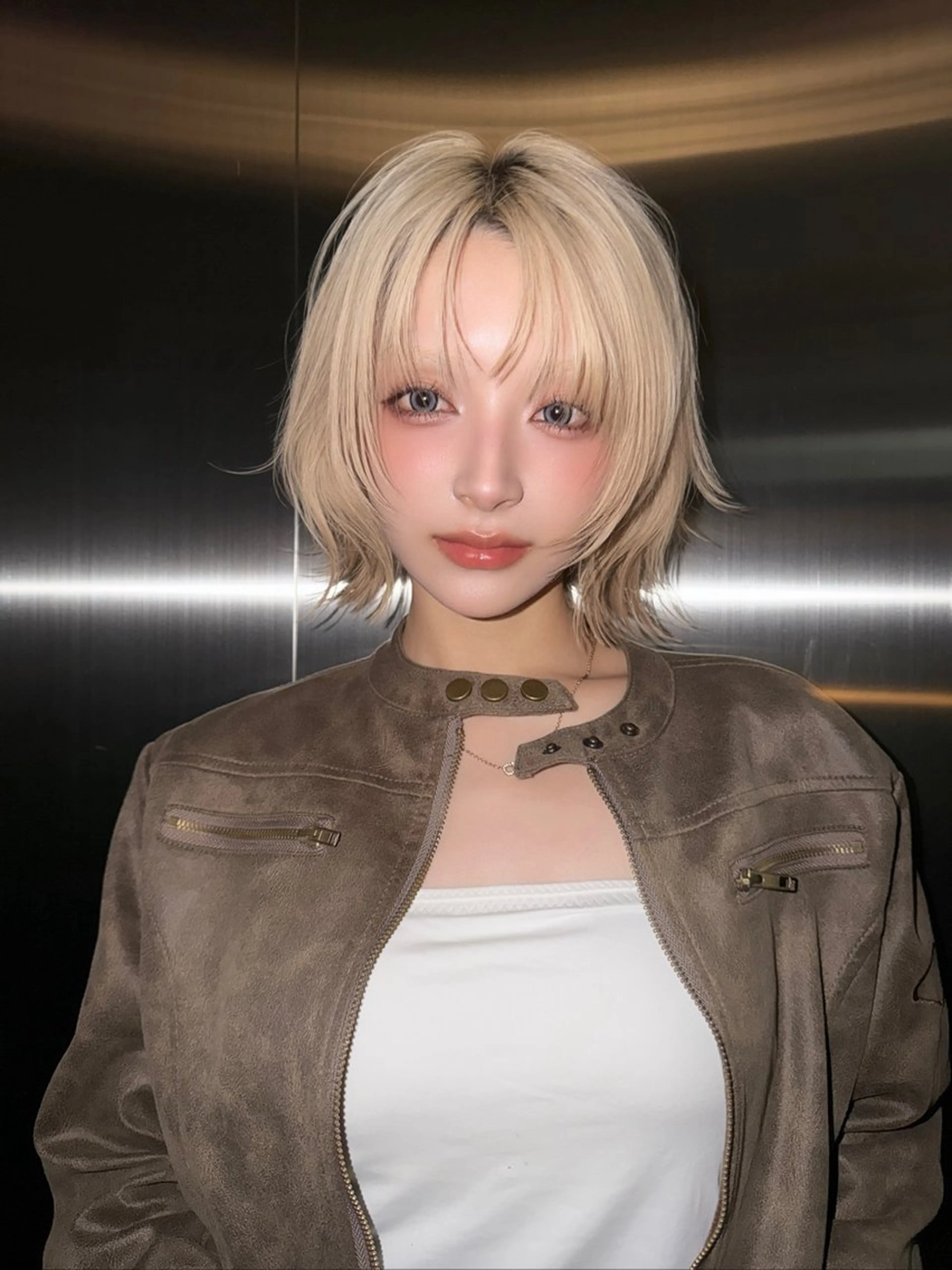 ミディアム カラー カット ヘアカラー トリートメント 抜きっぱなしブロンド /ハイトーン/カナタのヘアスタイル