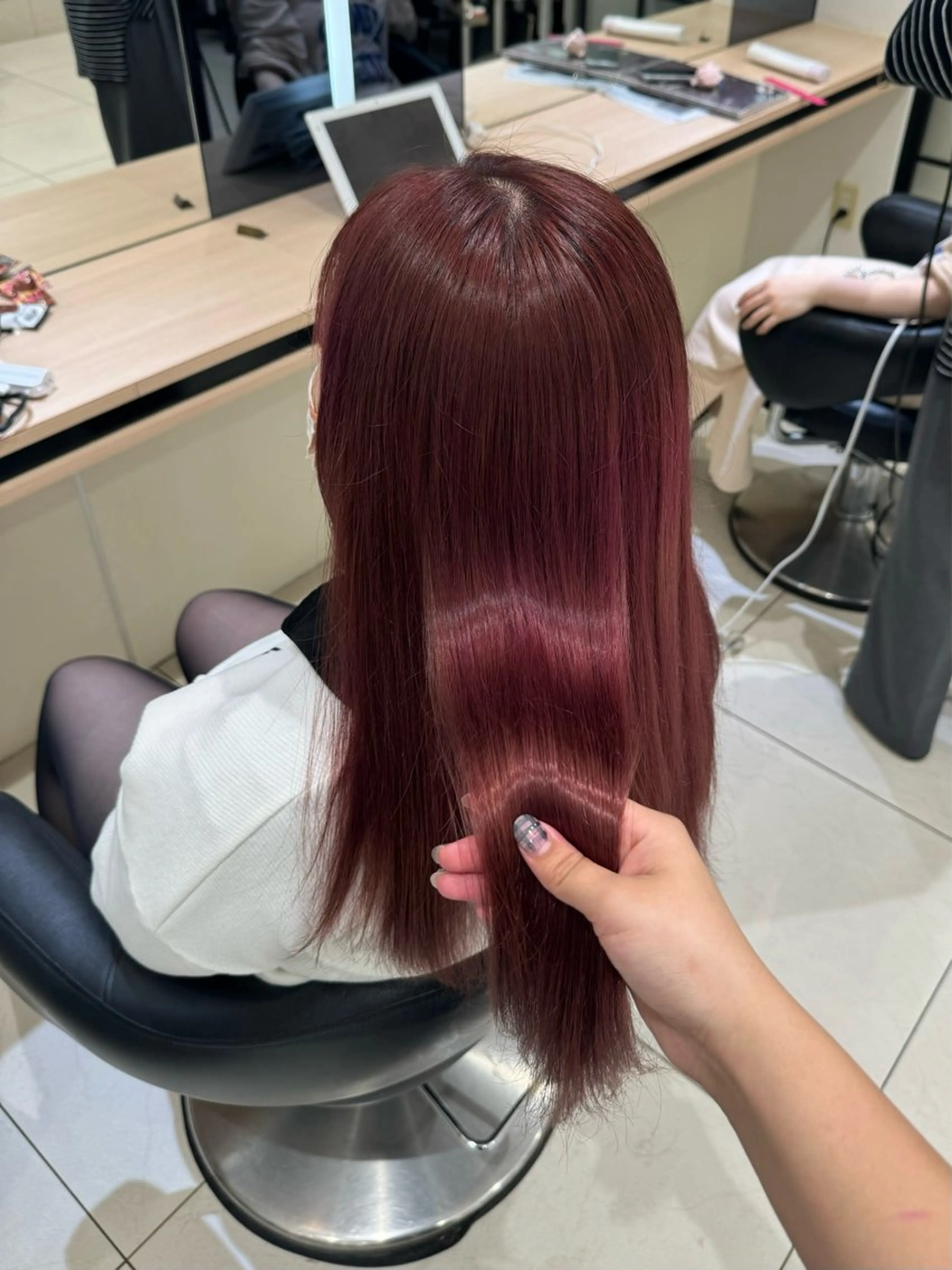 ロング カラー ひなの🫧ベージュ系 艶カラーのヘアスタイル