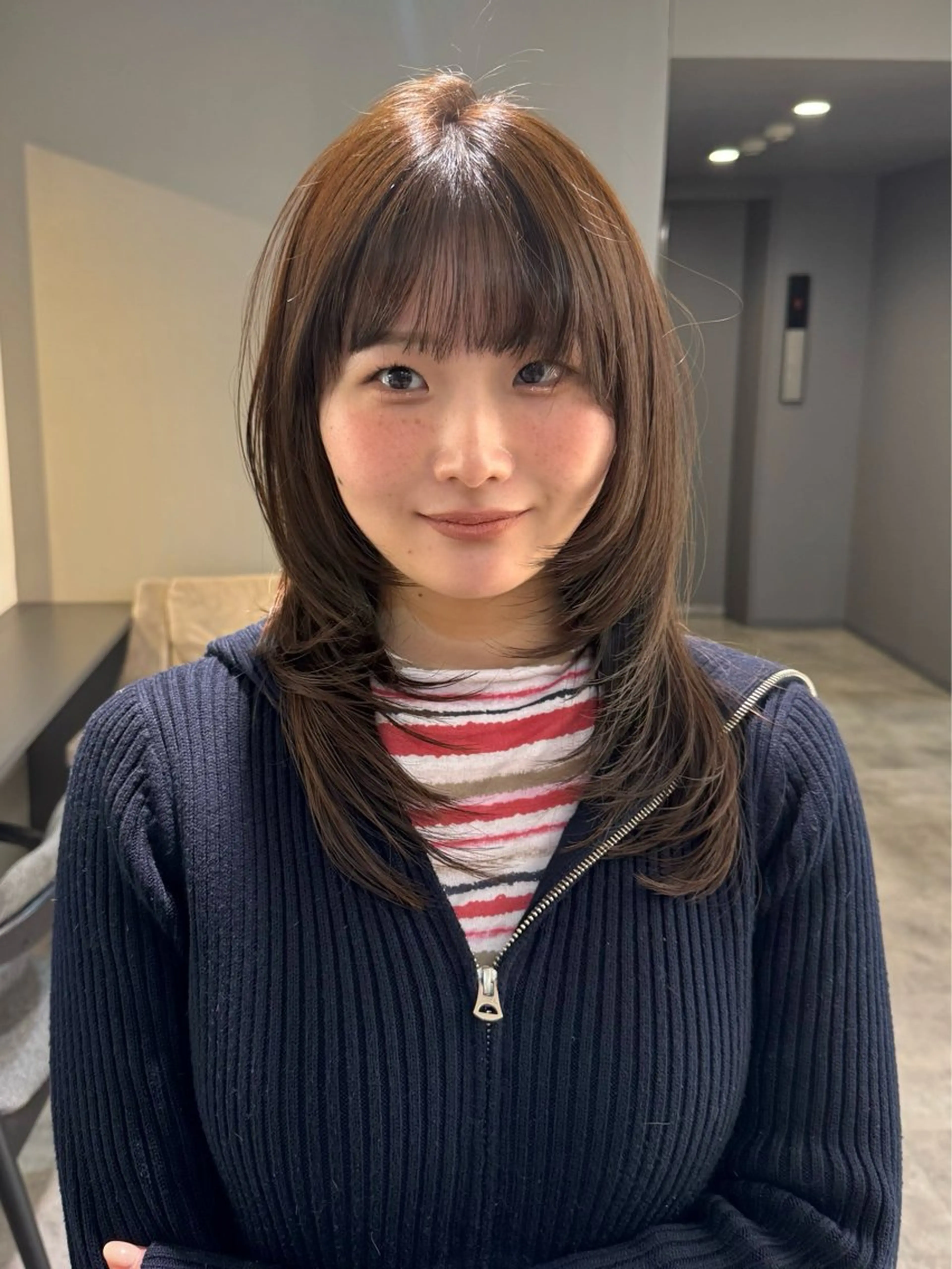 ミディアム 藤原 萌衣のヘアスタイル