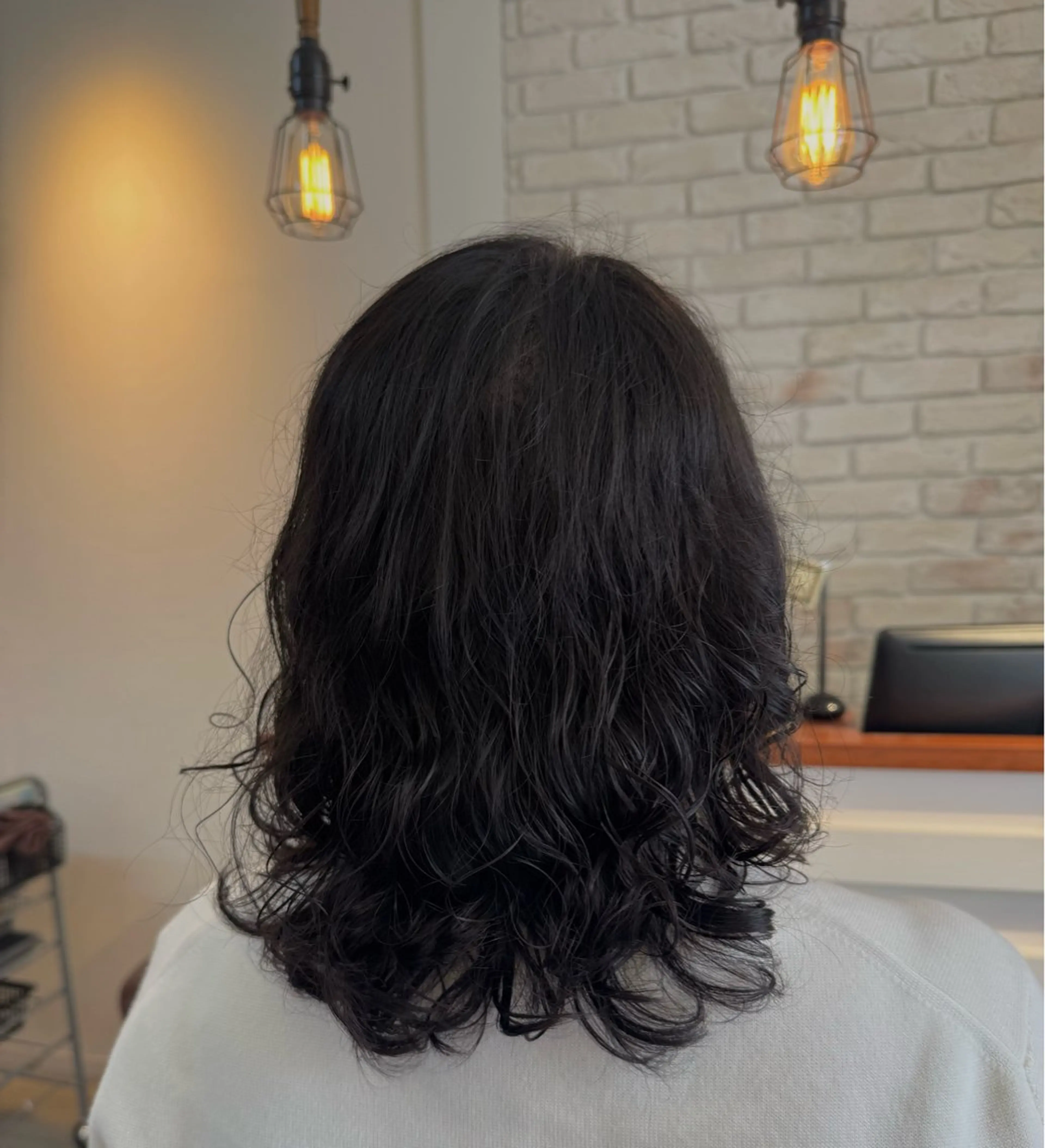 ミディアム パーマ ミディアムパーマ ウルフカット カット パーマ トリートメント oceano🌎小林 穂乃花のヘアスタイル