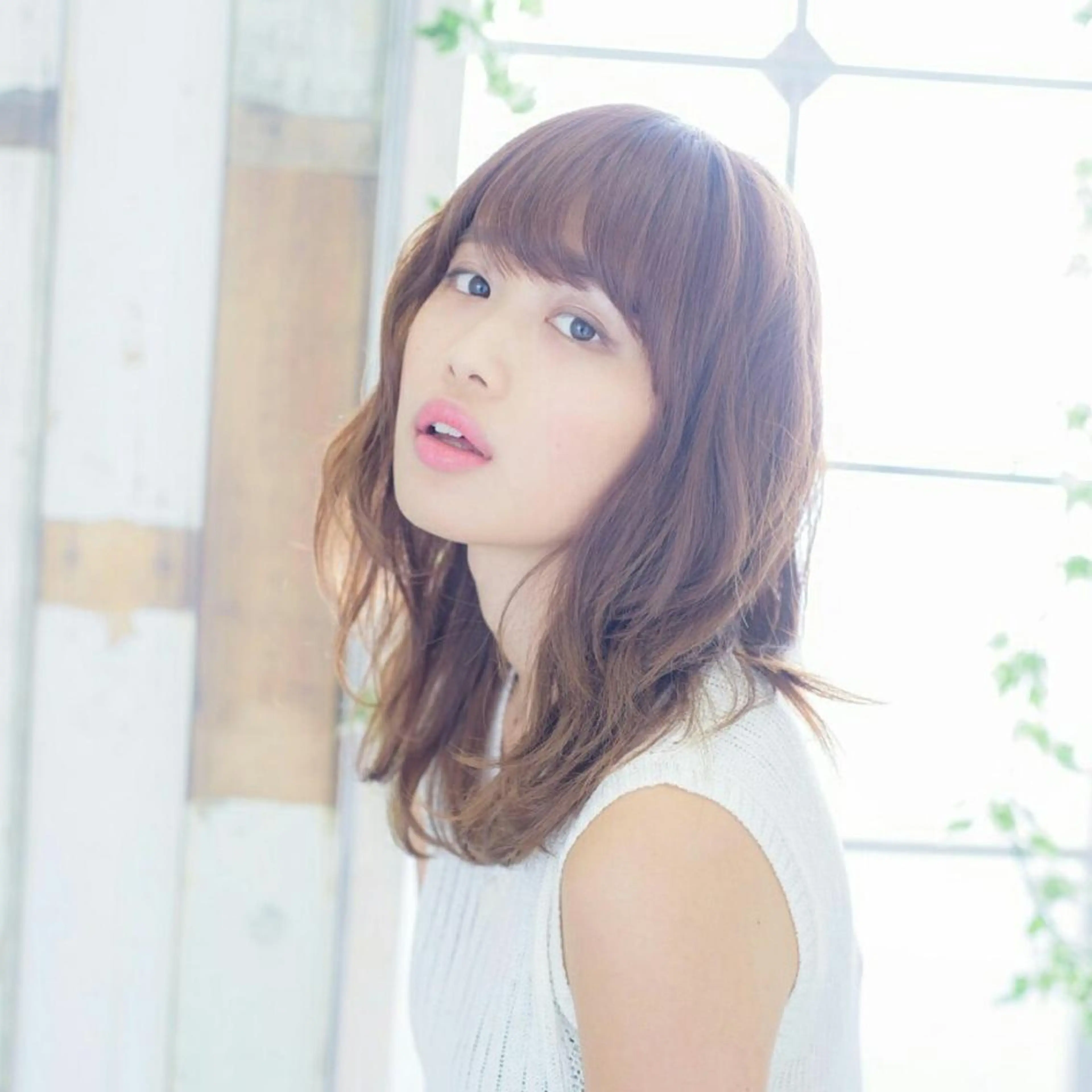 ミディアム セミロング カラー パーマ 伸ばしかけ Memoriese 表参道のヘアスタイル