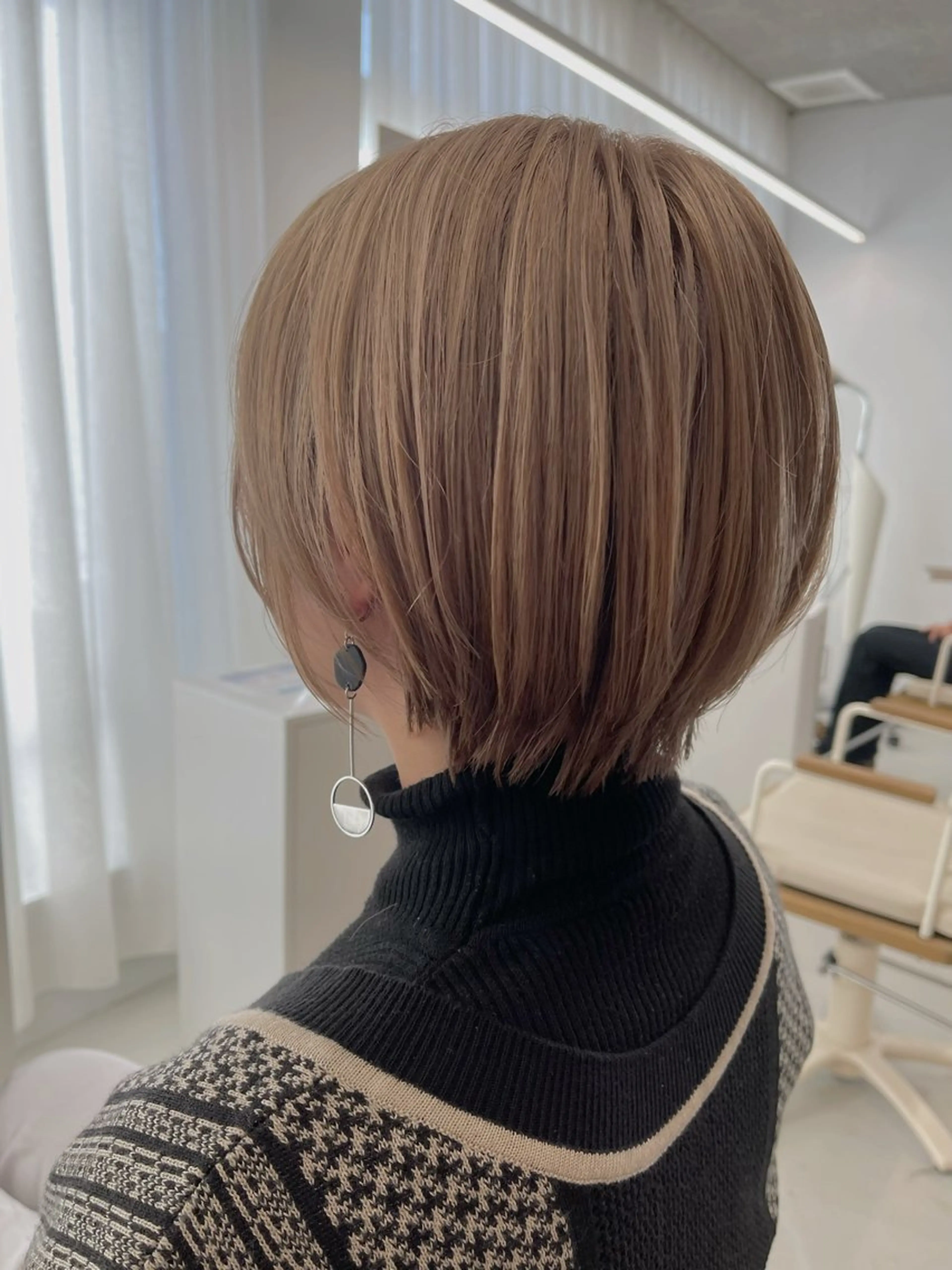 ショート カラー 柴田泰秀sotti. 髪質改善/ブリーチのヘアスタイル