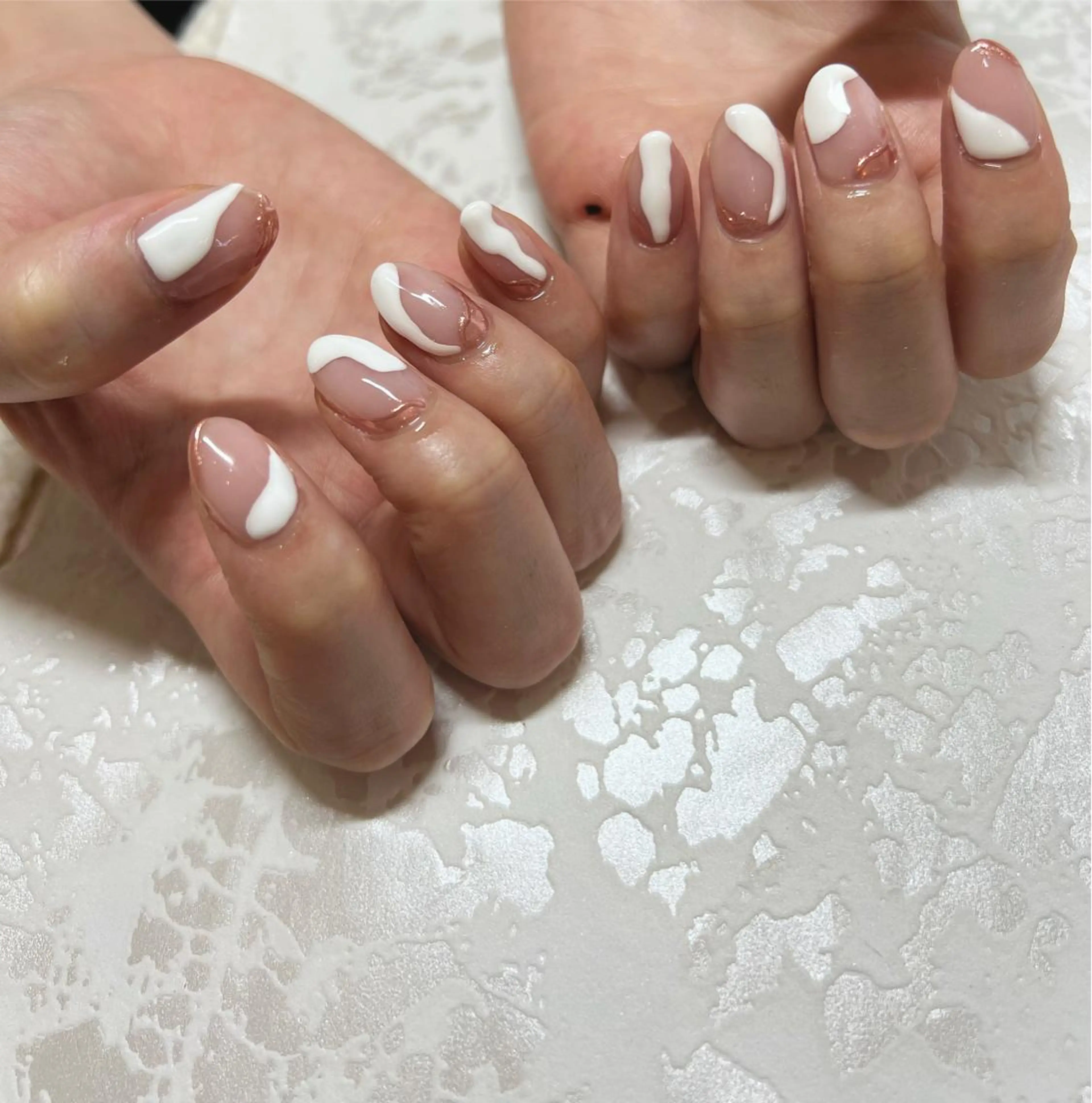 ネイル オーロラネイル ジェルネイル 韓国ネイル マグネットネイル ミラーネイル ちゅるんネイル🪄 耳ツボジュエリー🔗のネイルデザイン