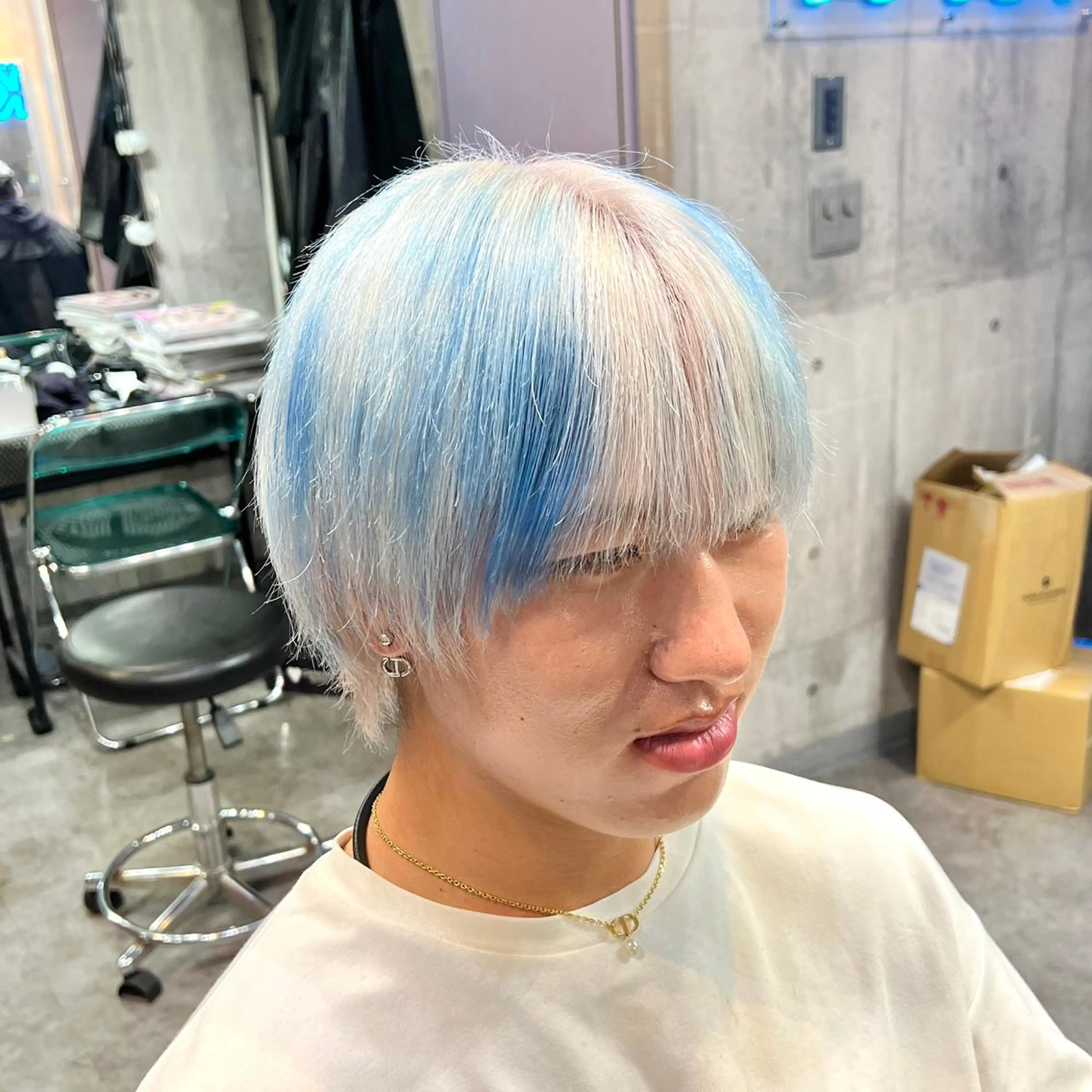 ショート カラー メンズ デザインカラー ヘアカラー トリートメント ✨ブリーチ支持No1 複雑履歴修正/舘岡のヘアスタイル