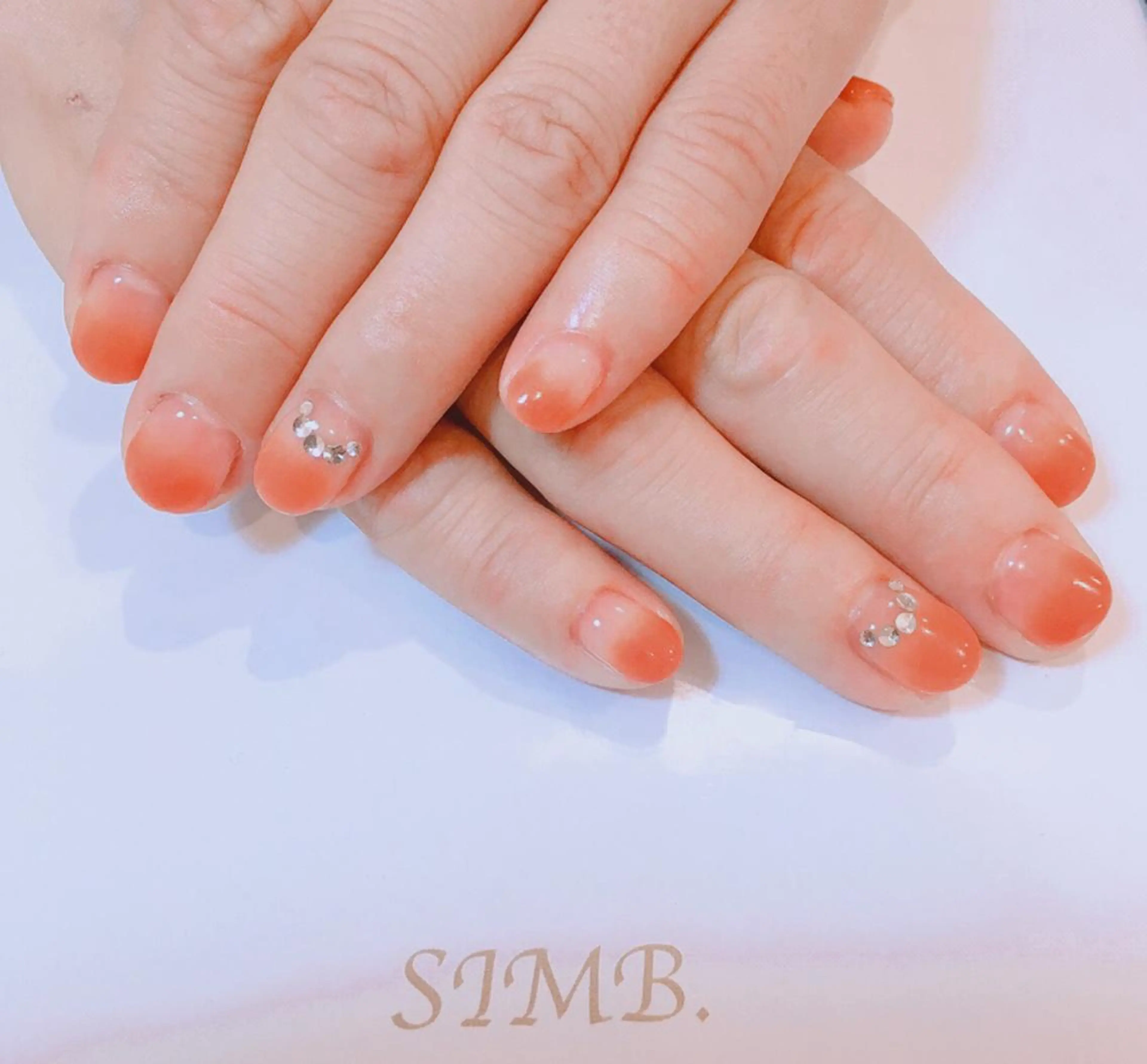 ネイル グラデーション ストーンネイル ハンドネイル nailsalon SIMB.のネイルデザイン
