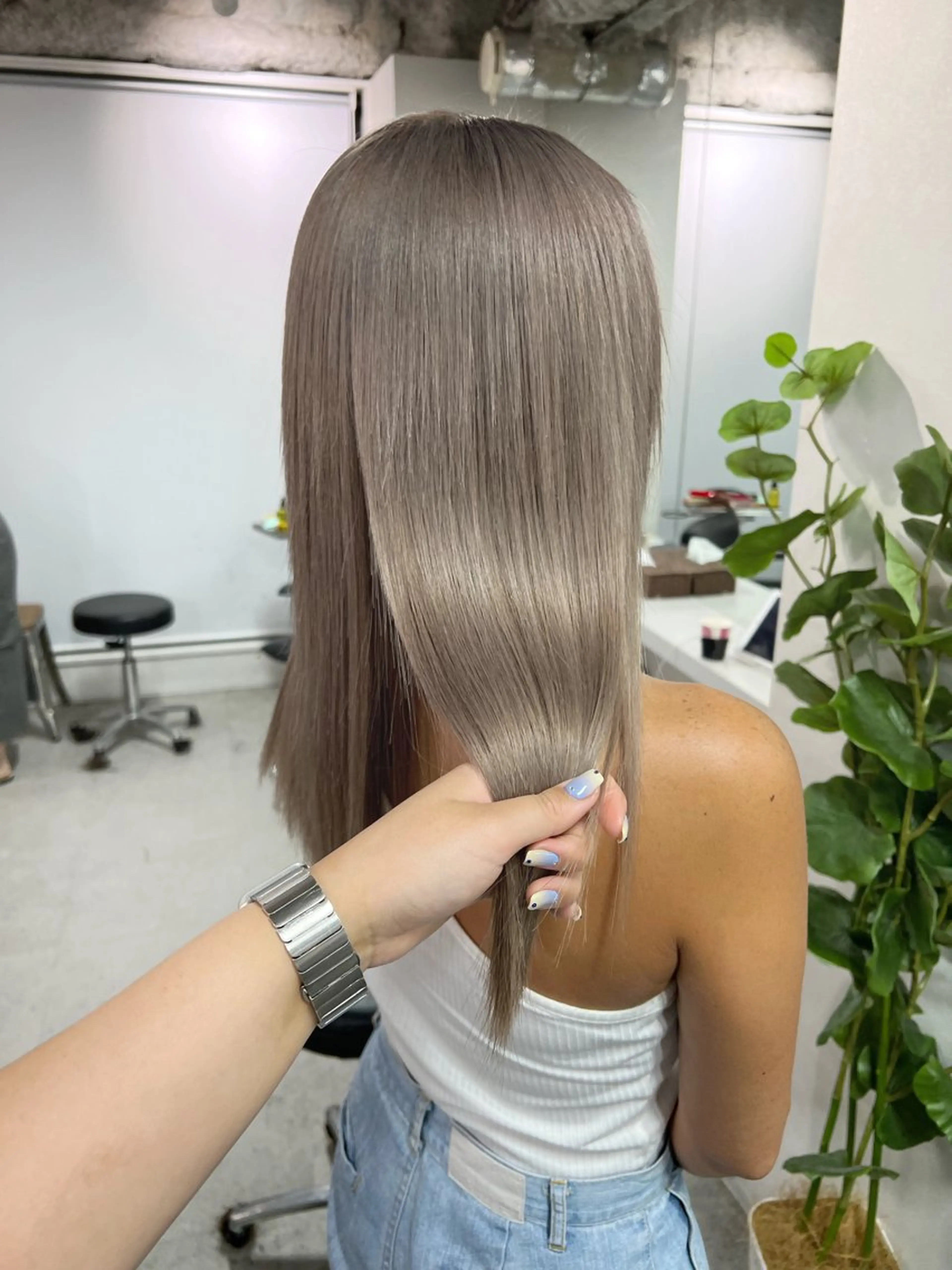 ミディアム カラー ハイトーンカラー 髪質改善 トリートメント sio.nail&eyebrow salon shimokitazawa2号店所属・nailist mana𖤐´-のネイルデザイン