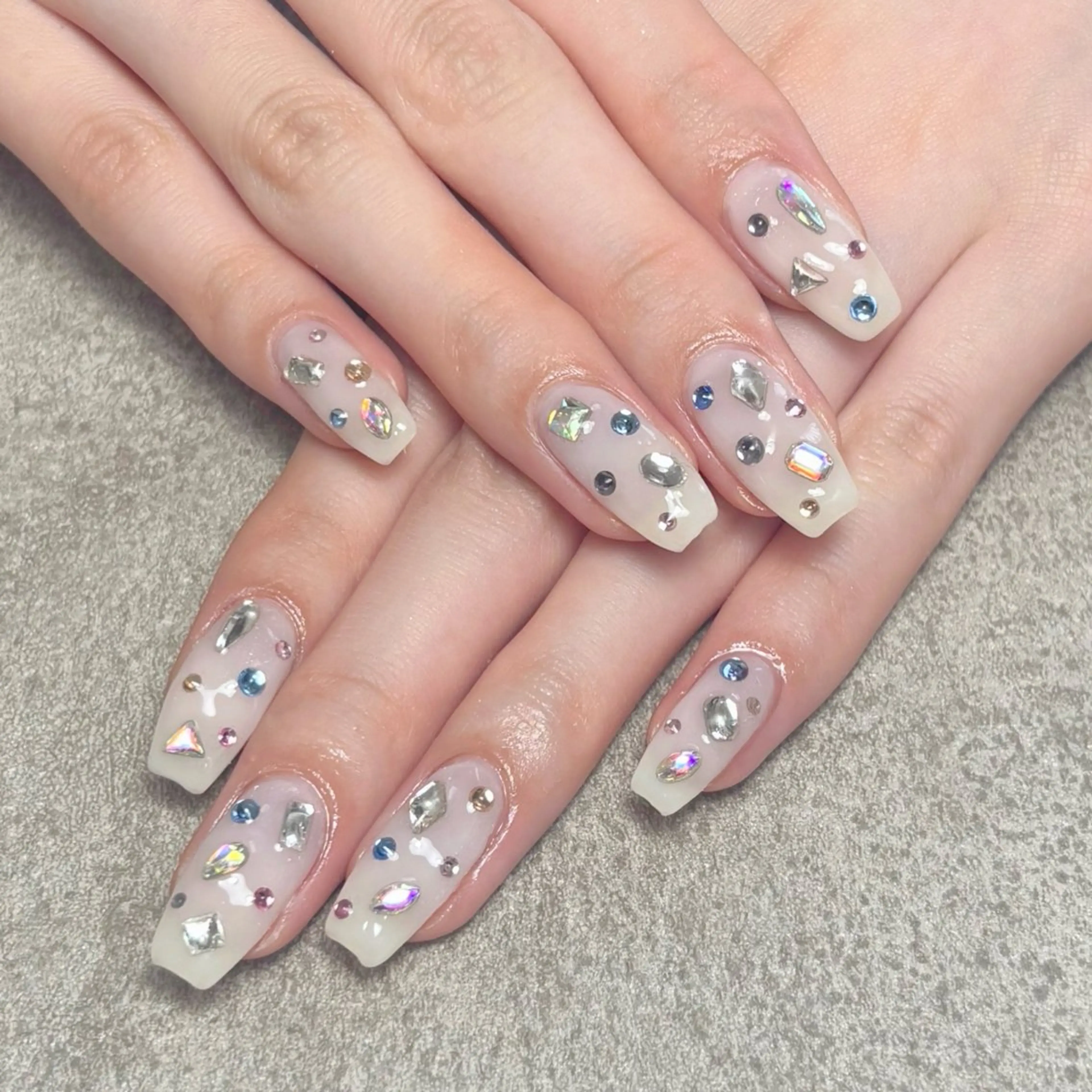 ネイル ハンドネイル nailroom DIASOMNIAのネイルデザイン