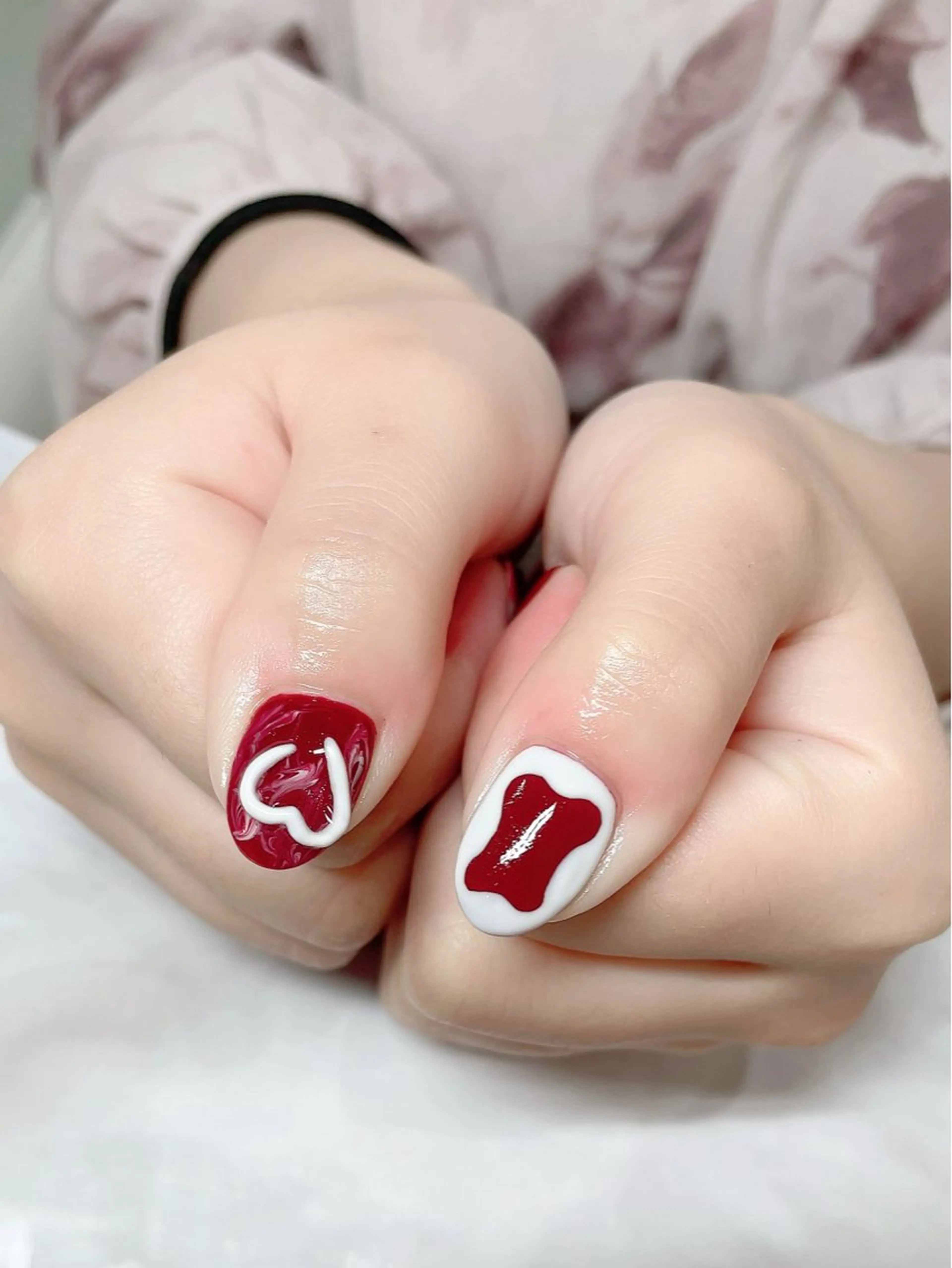 ネイル ボルドー ハート ニュアンスネイル ぷっくりネイル バレンタイン ハンドネイル nailsalon Fossetteのネイルデザイン