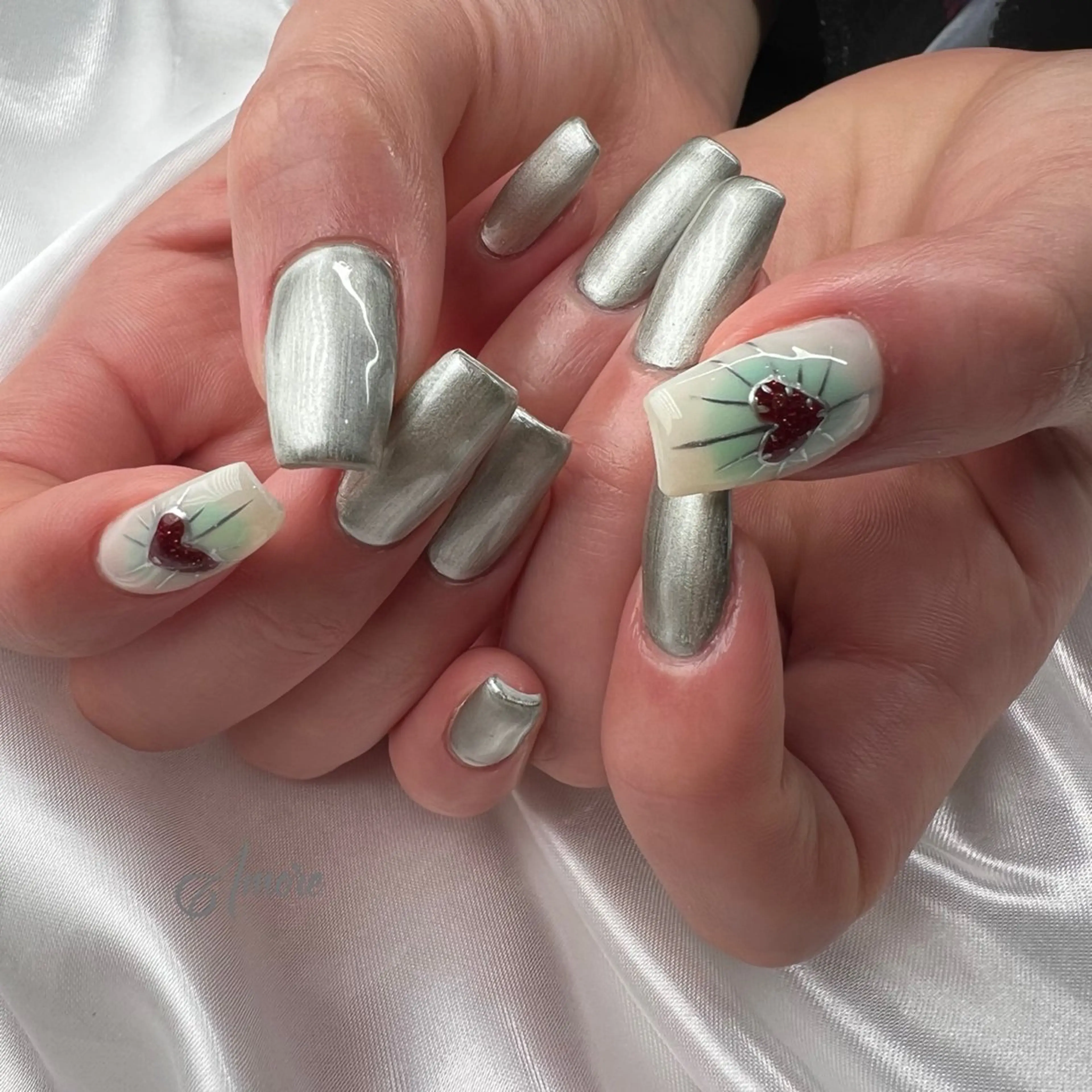 ネイル ジェルネイル キラキラネイル 韓国ネイル マグネットネイル パラジェル You kyehwaのネイルデザイン