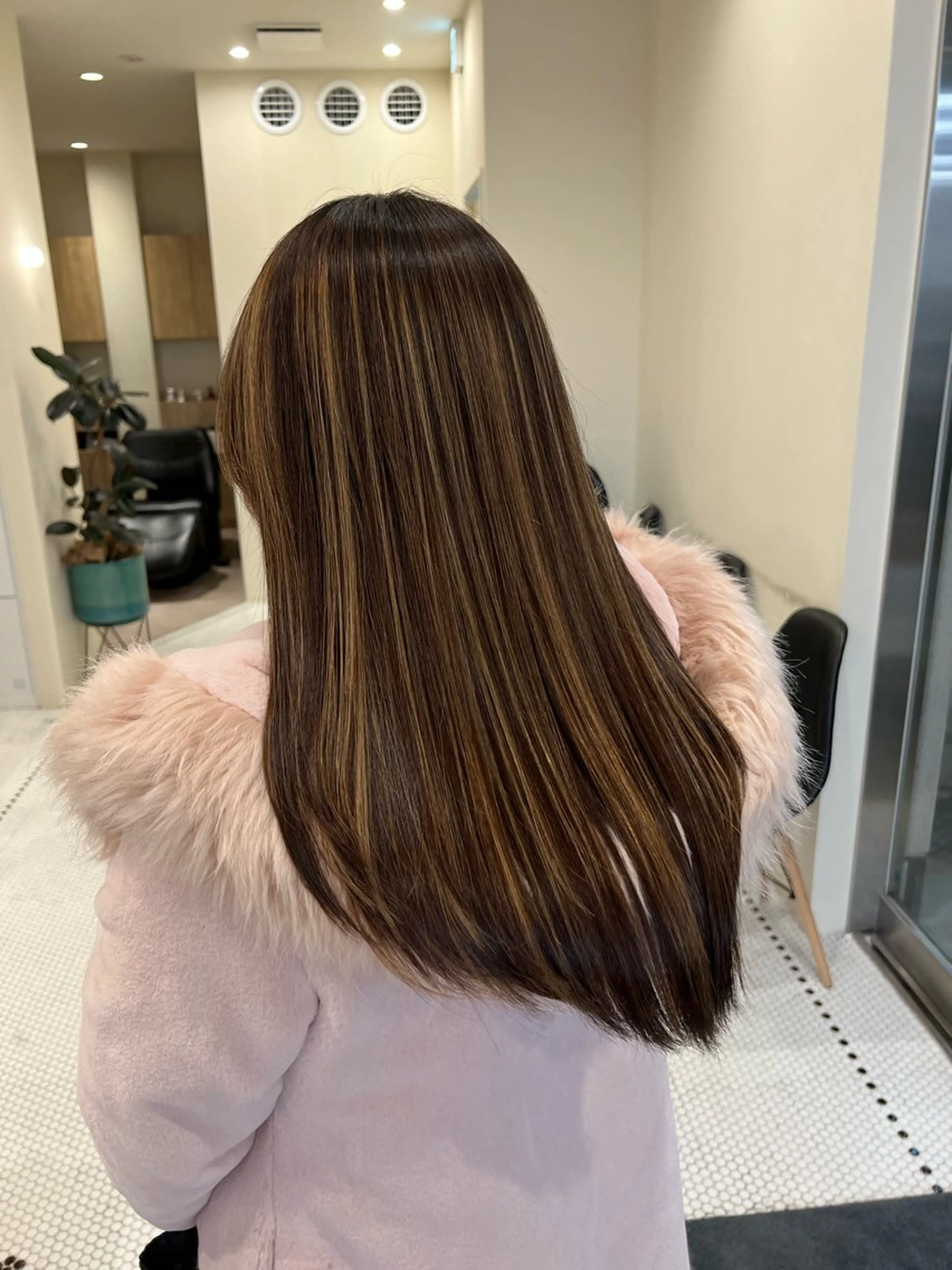 ロング 韓国風ヘア レイヤーカット ロング カット 抜きっぱなしブロンド /ハイトーン/カナタのヘアスタイル