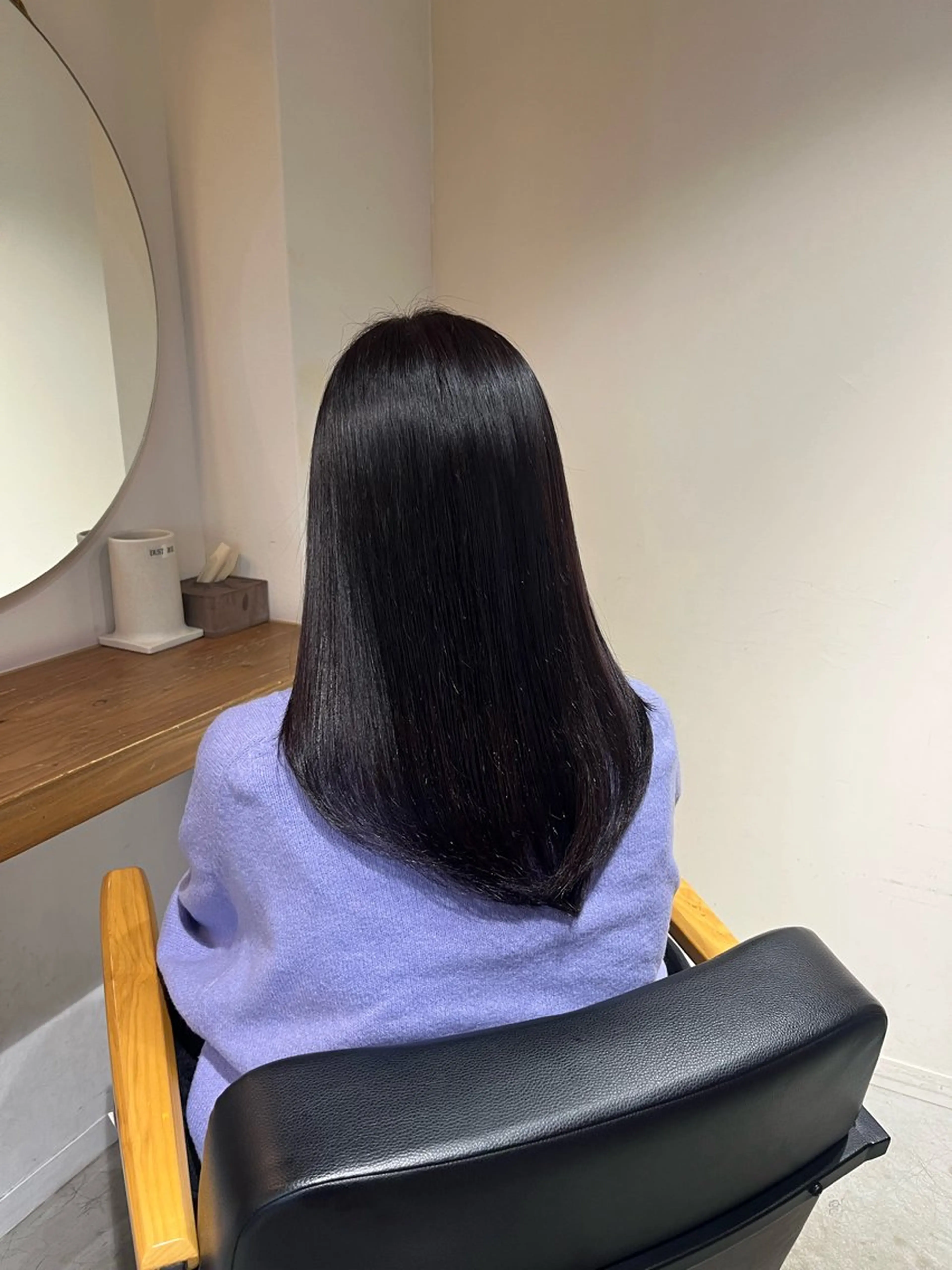 セミロング 塩川ももこ/ 自然な縮毛矯正のヘアスタイル