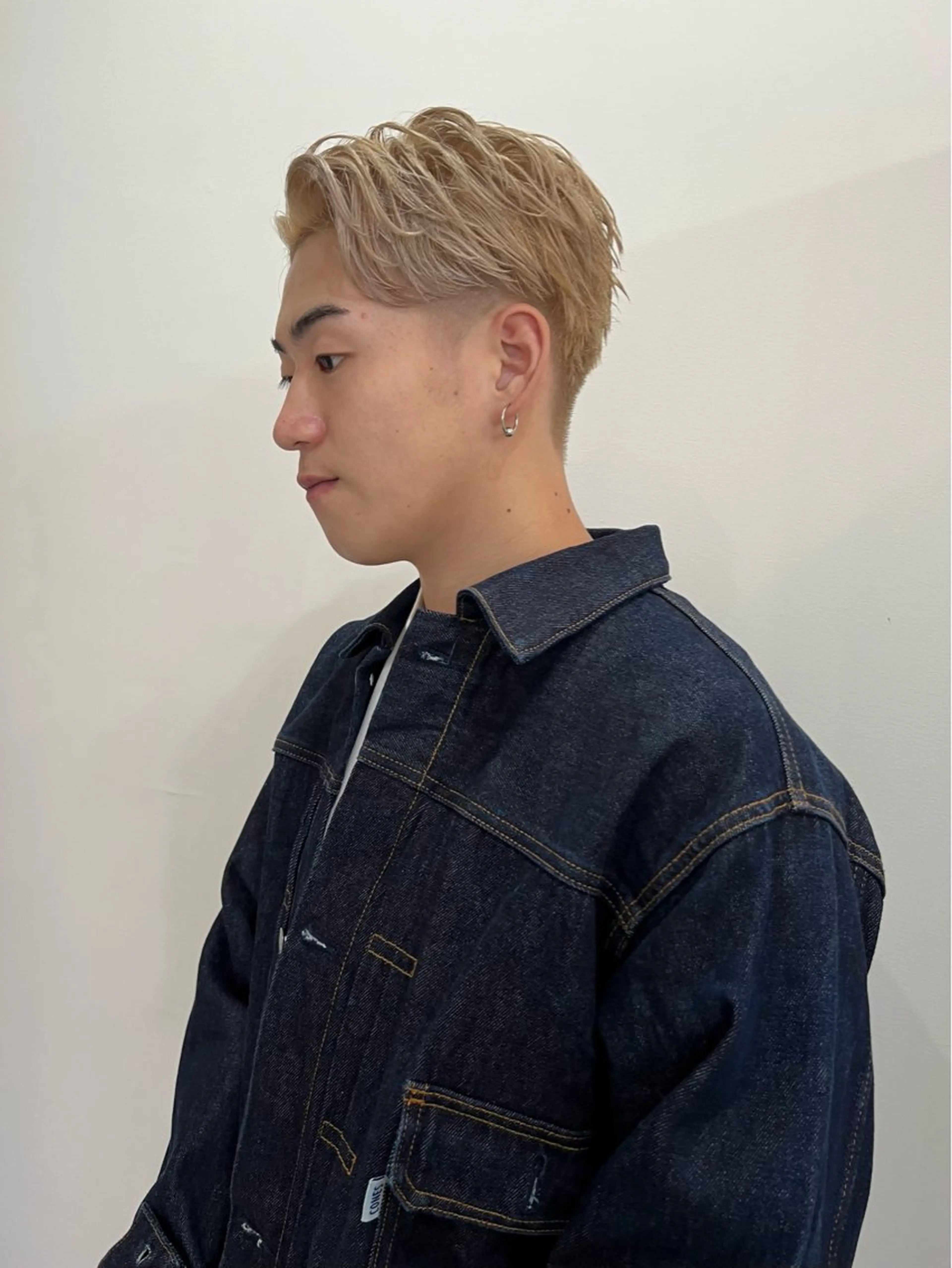 カラー メンズ メンズブリーチ ベージュカラー ブリーチ ホワイトベージュ 切りっぱなしボブ/ ブリーチカラー/大塚のヘアスタイル