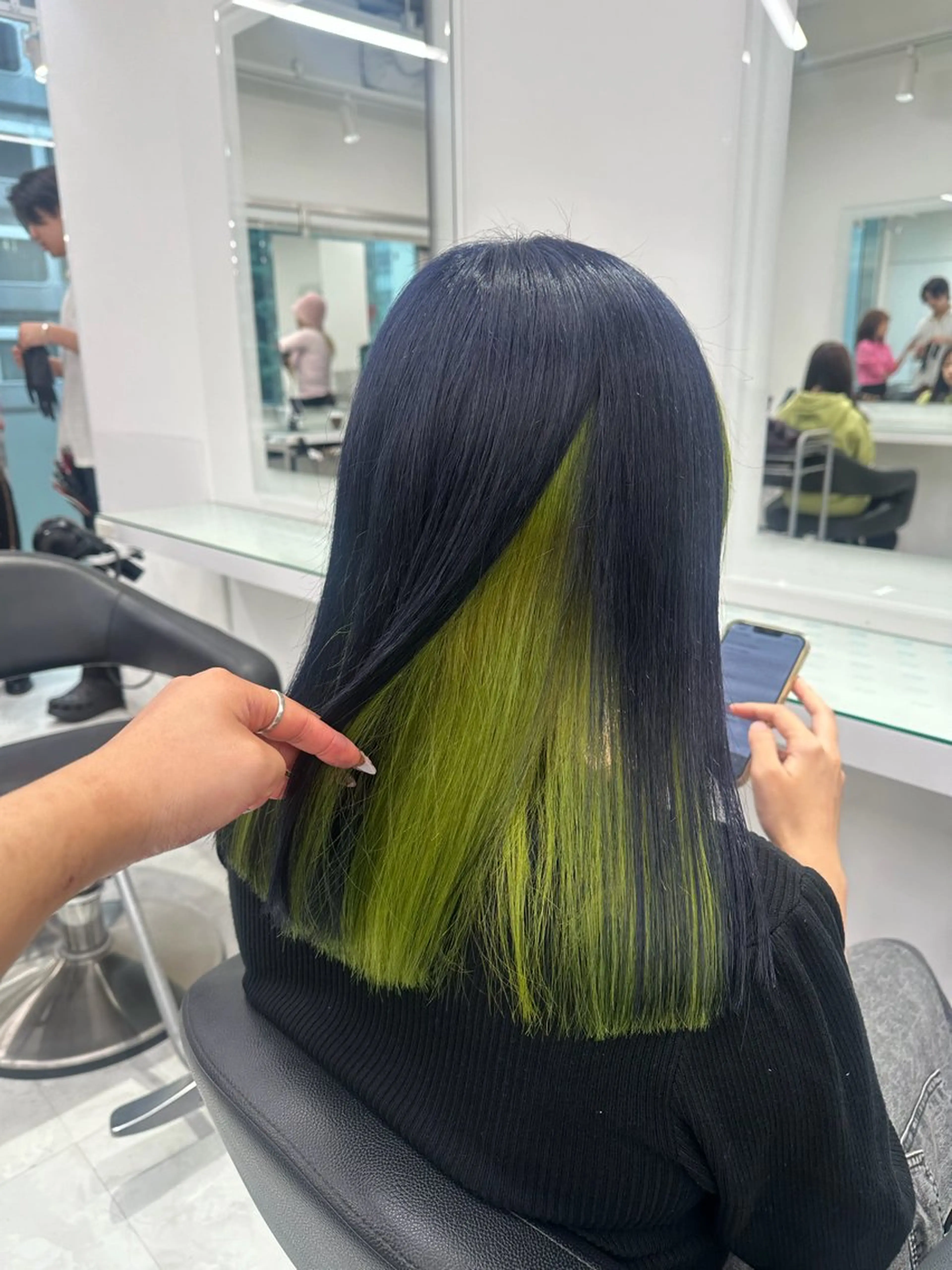 セミロング カラー インナーカラー ヘアカラー トリートメント 鈴木 紅葉のヘアスタイル