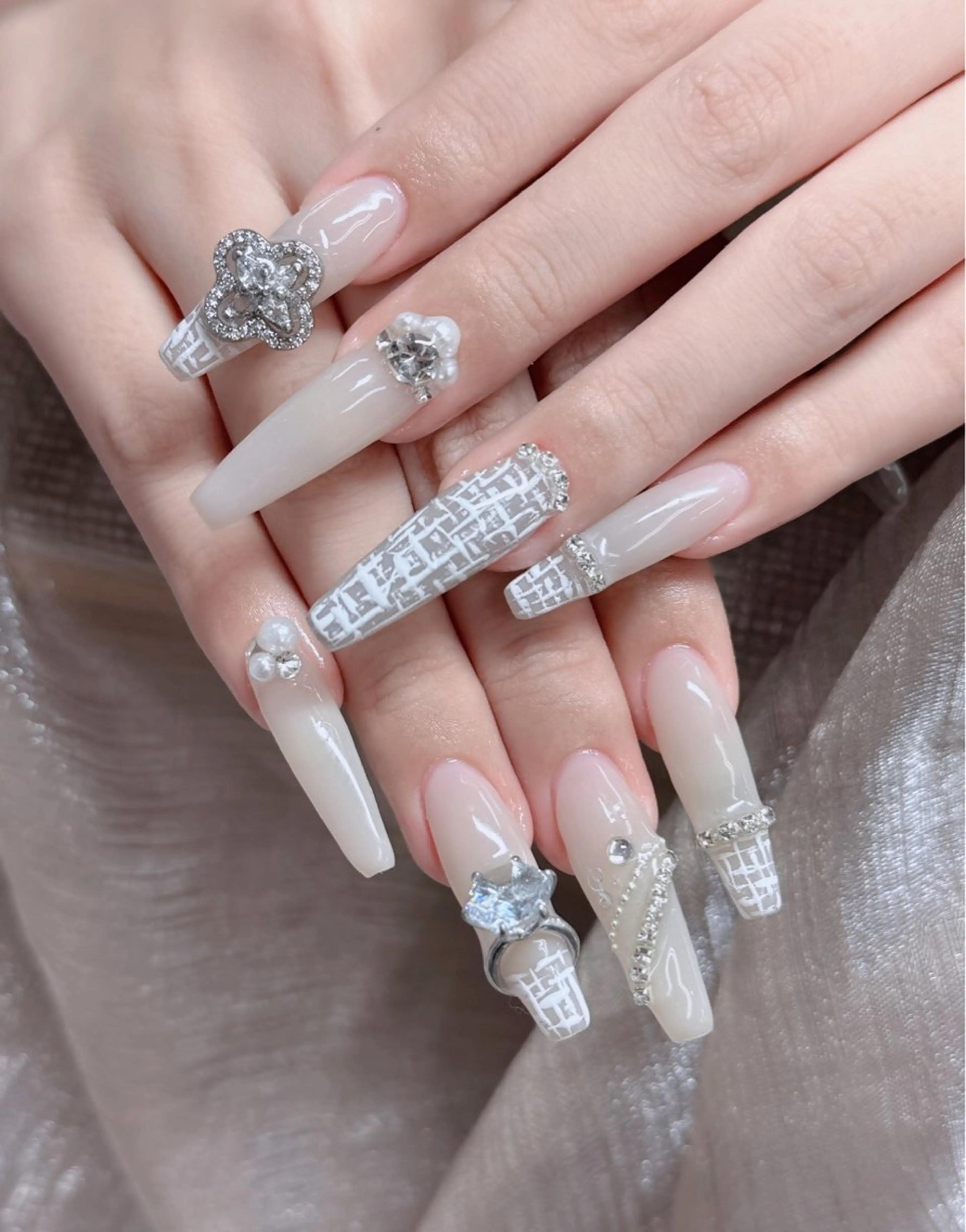 ネイル フレンチネイル ジェルネイル ハロウィン キラキラネイル 韓国ネイル H.baby Nail Salonのネイルデザイン