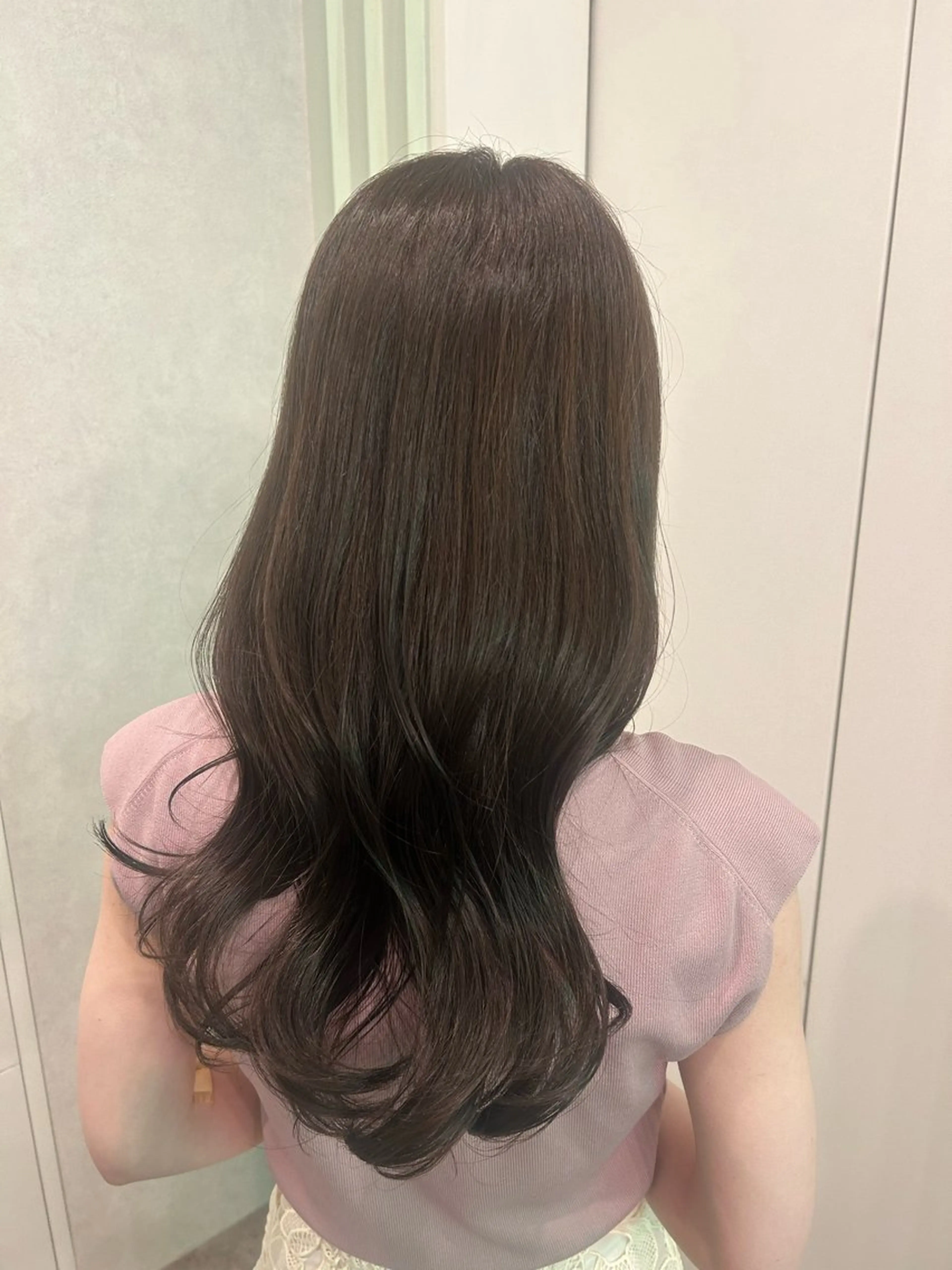 ロング 白岩 実華のヘアスタイル