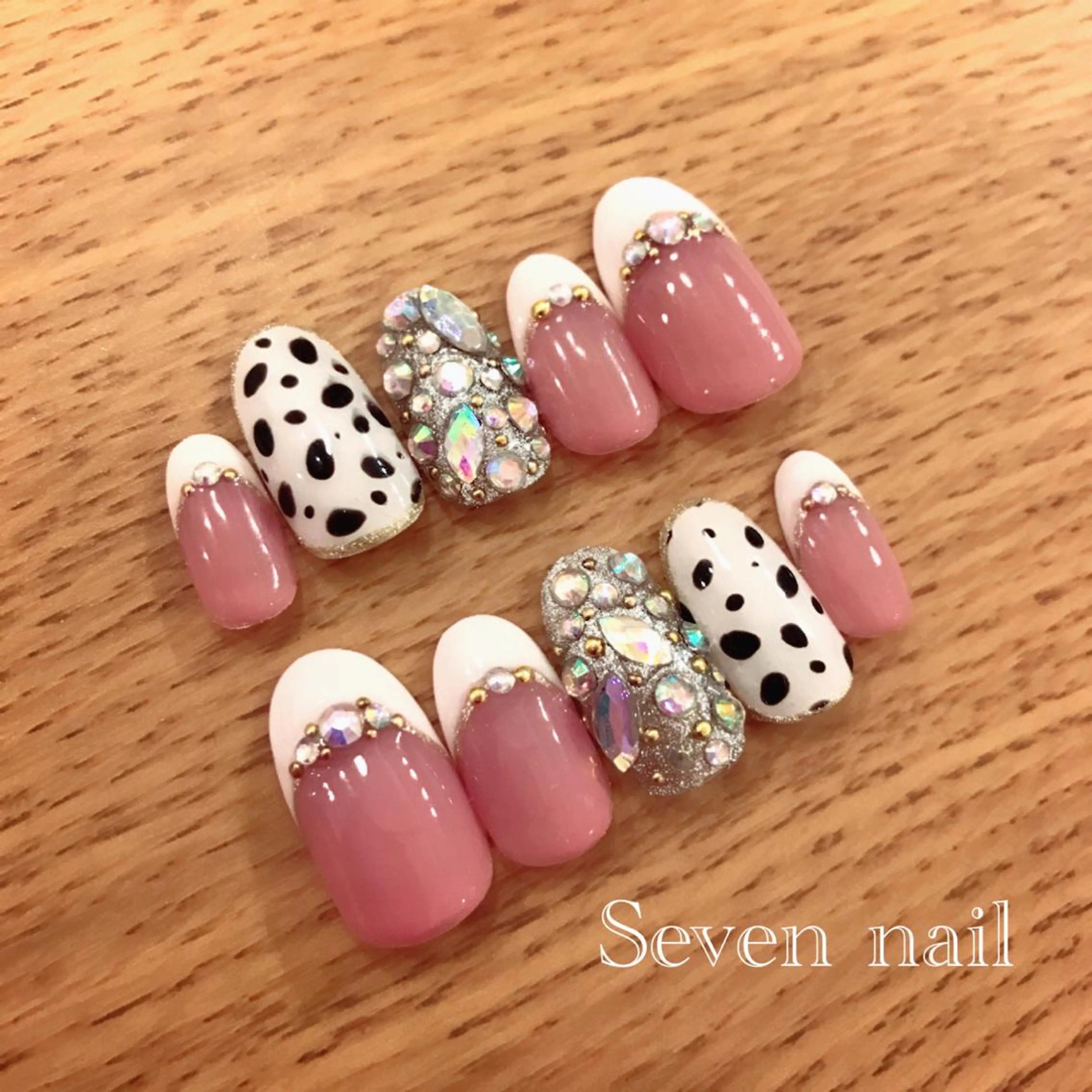 ネイル フレンチネイル 名倉 なな子のネイルデザイン