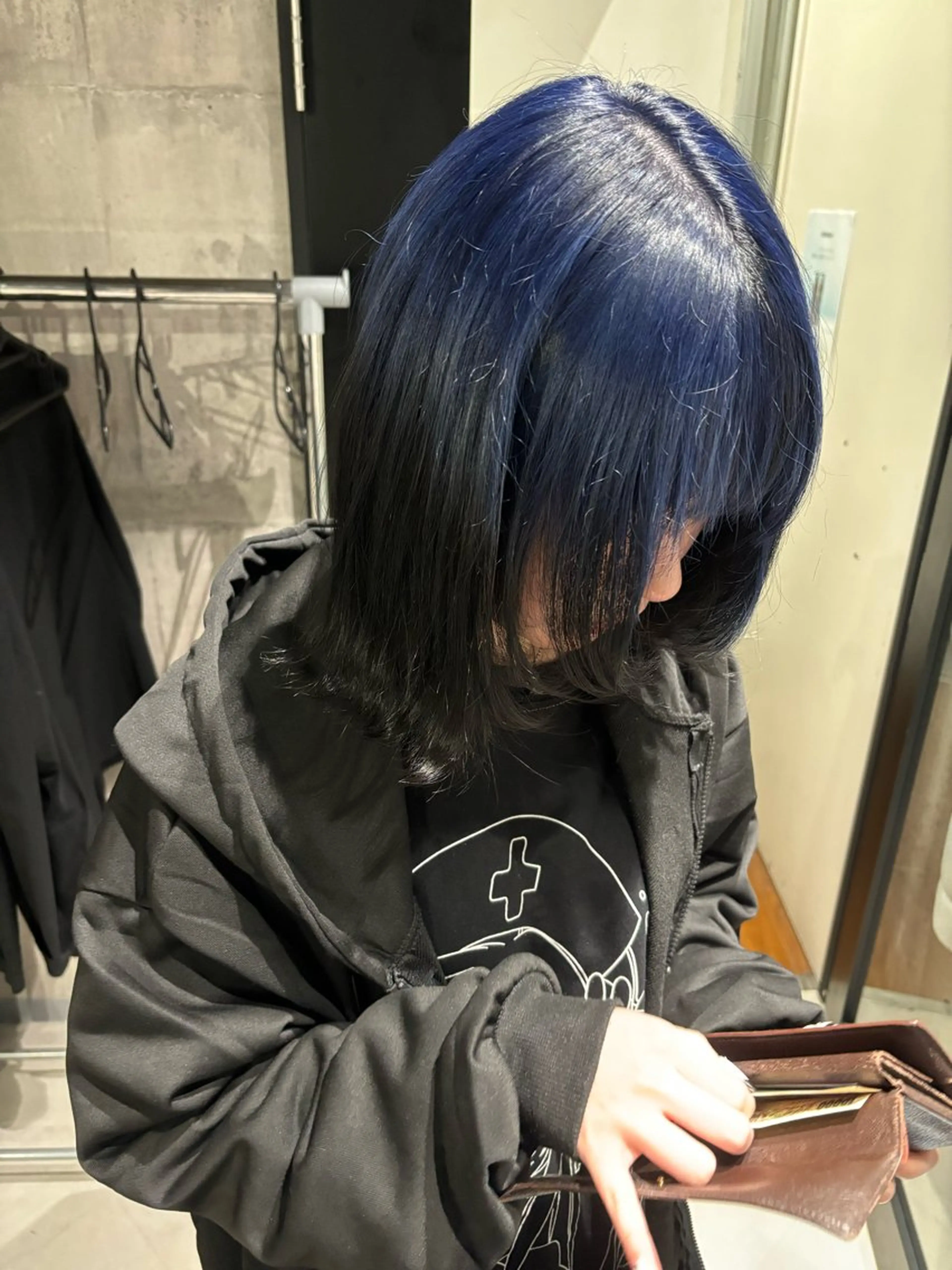 ミディアム カラー 黒髪 ネイビーカラー 顔まわりレイヤー 顔周りカット レイヤーカット カット ヘアカラー トリートメント _WHITE / KENTOのヘアスタイル