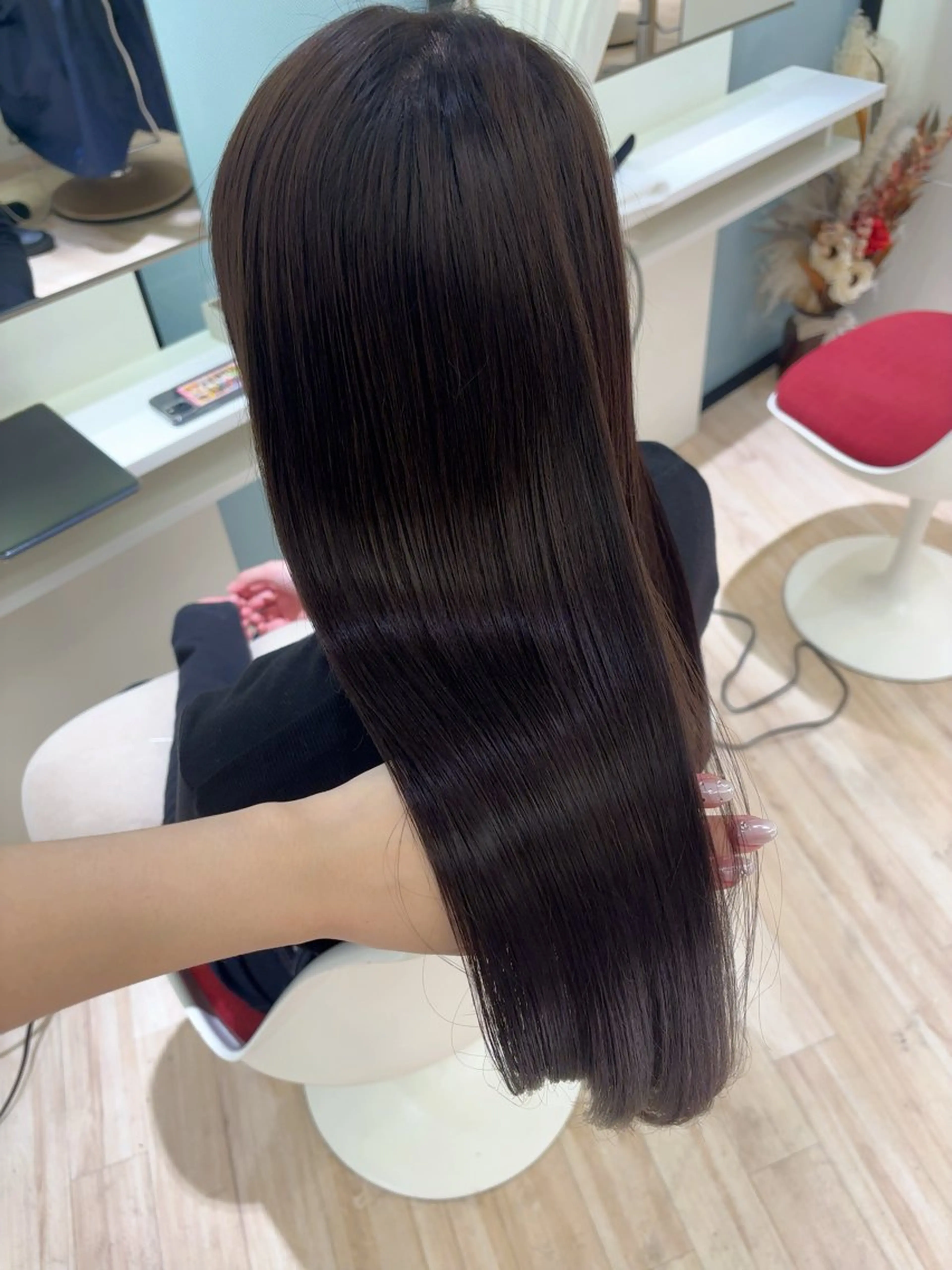 ほんのり暗くしたい方に✨必見❕艶つやカラー🤍【color➕styling➕シャンプーブロー】の写真