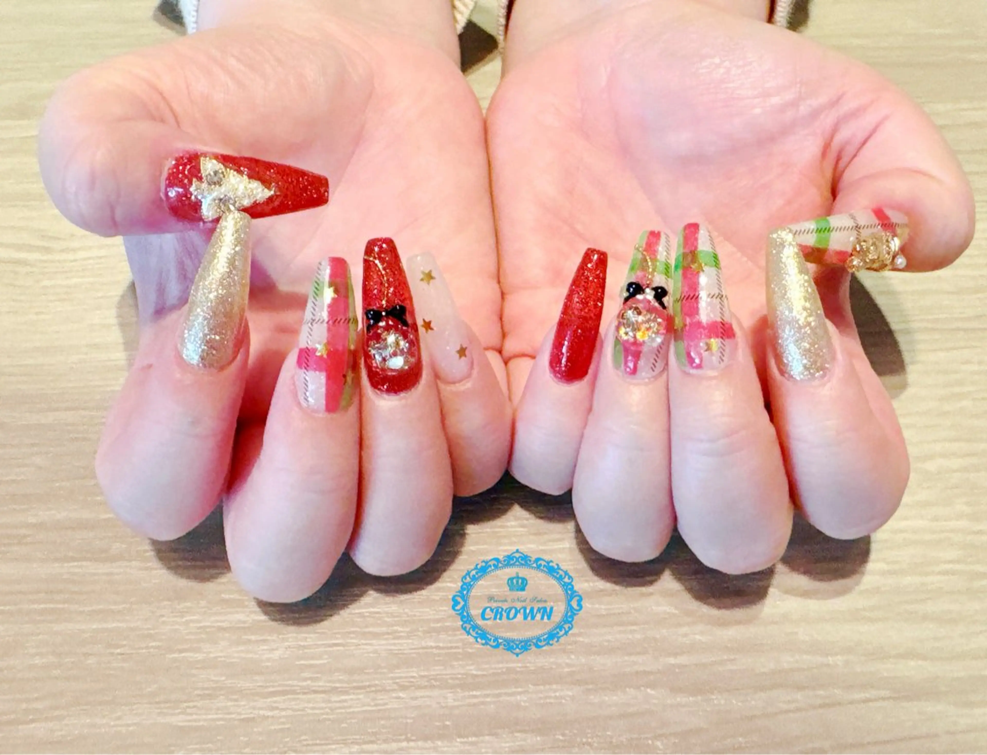 ネイル CROWN プライベートサロンのネイルデザイン