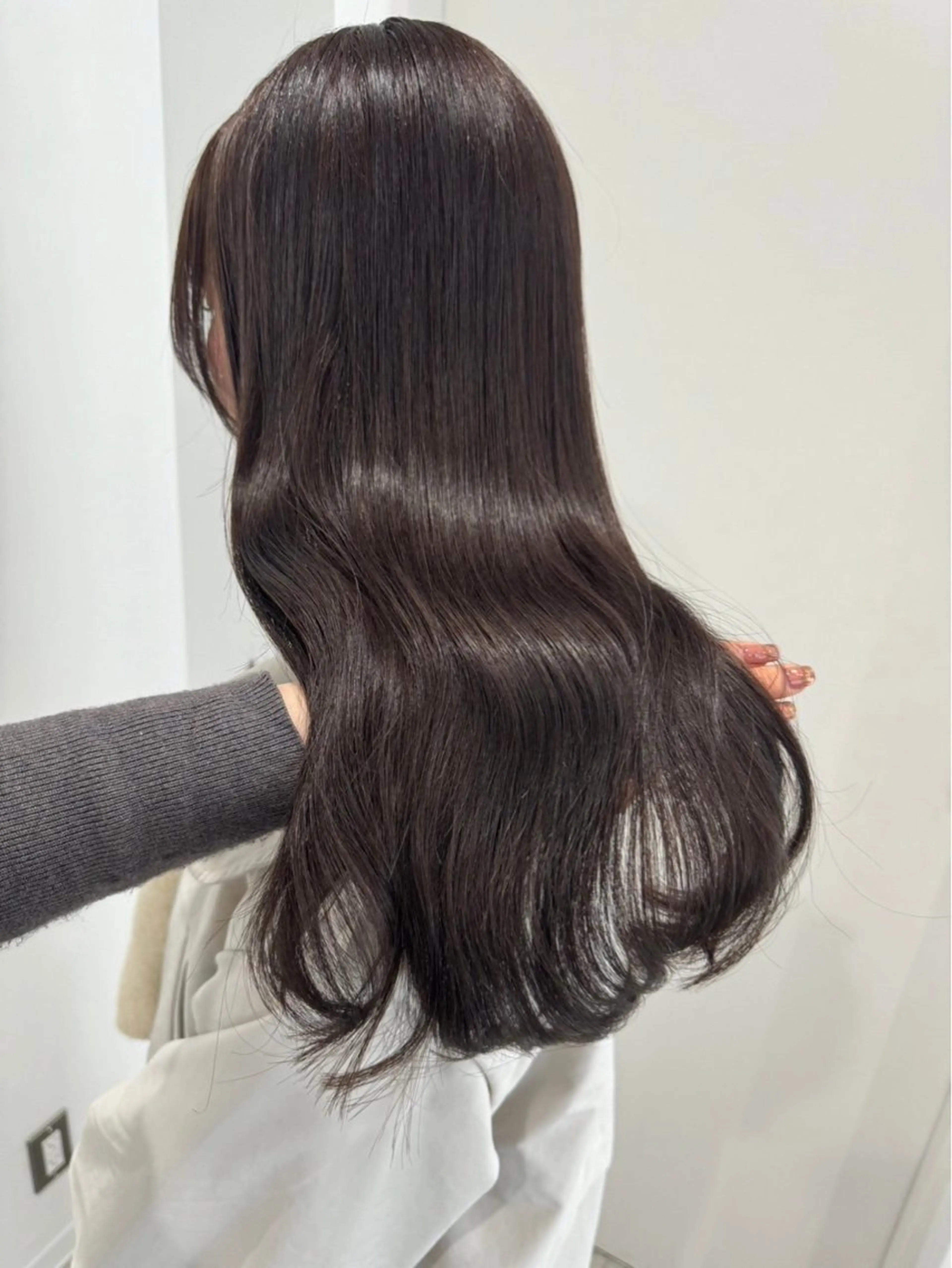 ロング カラー ヘアアレンジ ブリーチ ブリーチなしカラー 髪質改善 トリートメント 🎀RIN🎀 就活🩶暗髪カラーのヘアスタイル