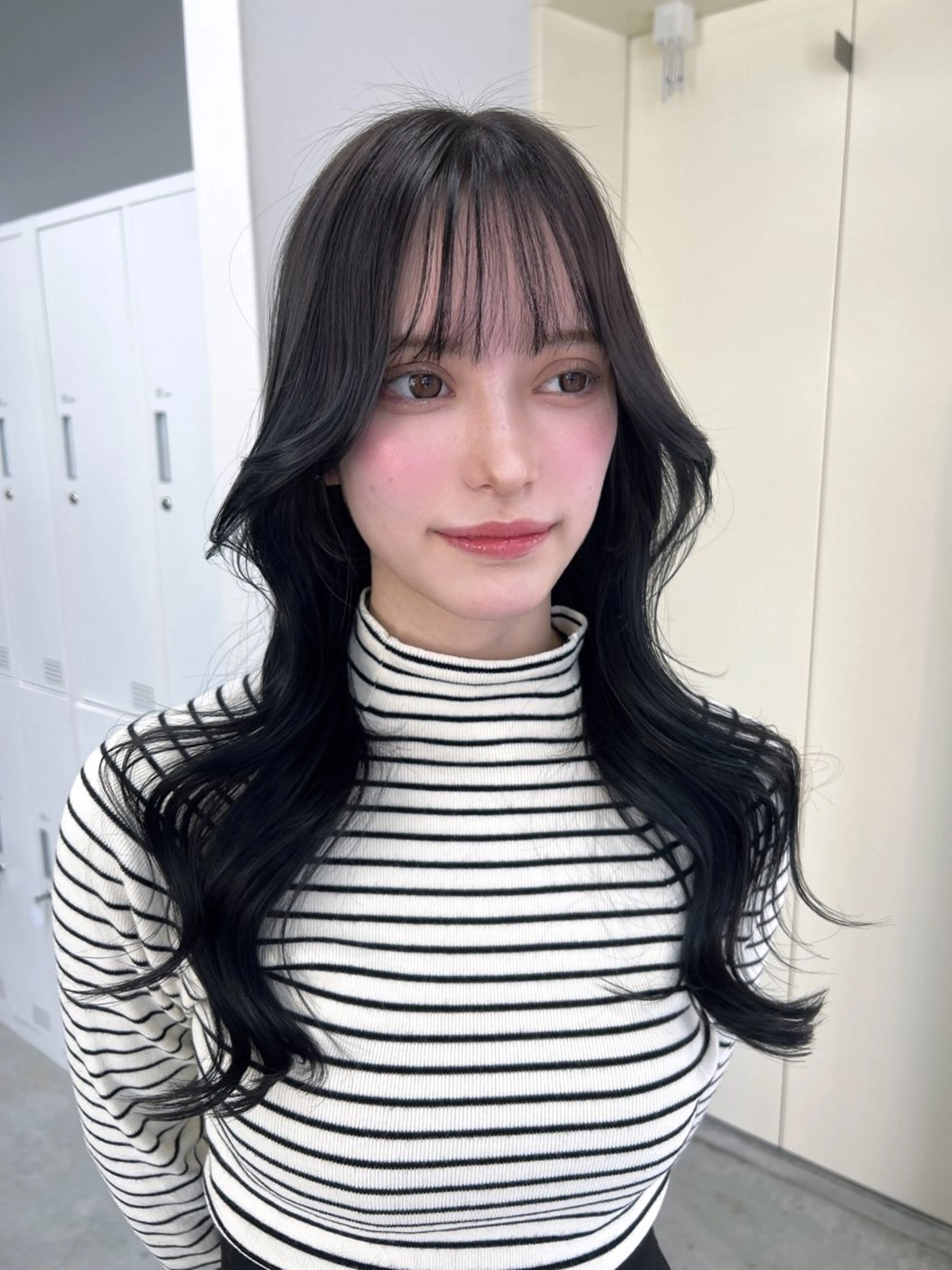 ロング ヘアカラー maya レイヤーカットのヘアスタイル