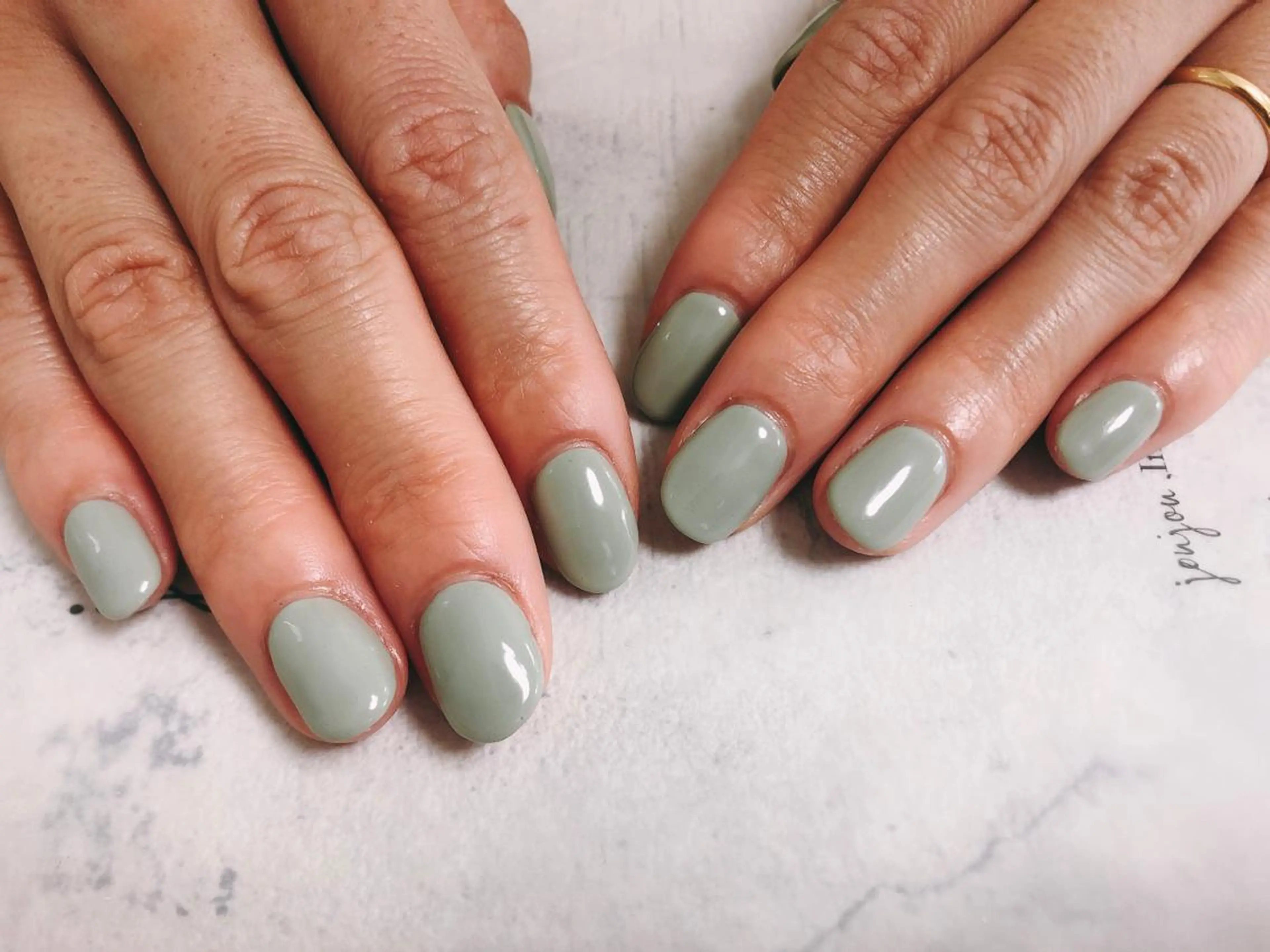 ネイル ピスタチオネイル ハンドネイル mogunail &blowのネイルデザイン