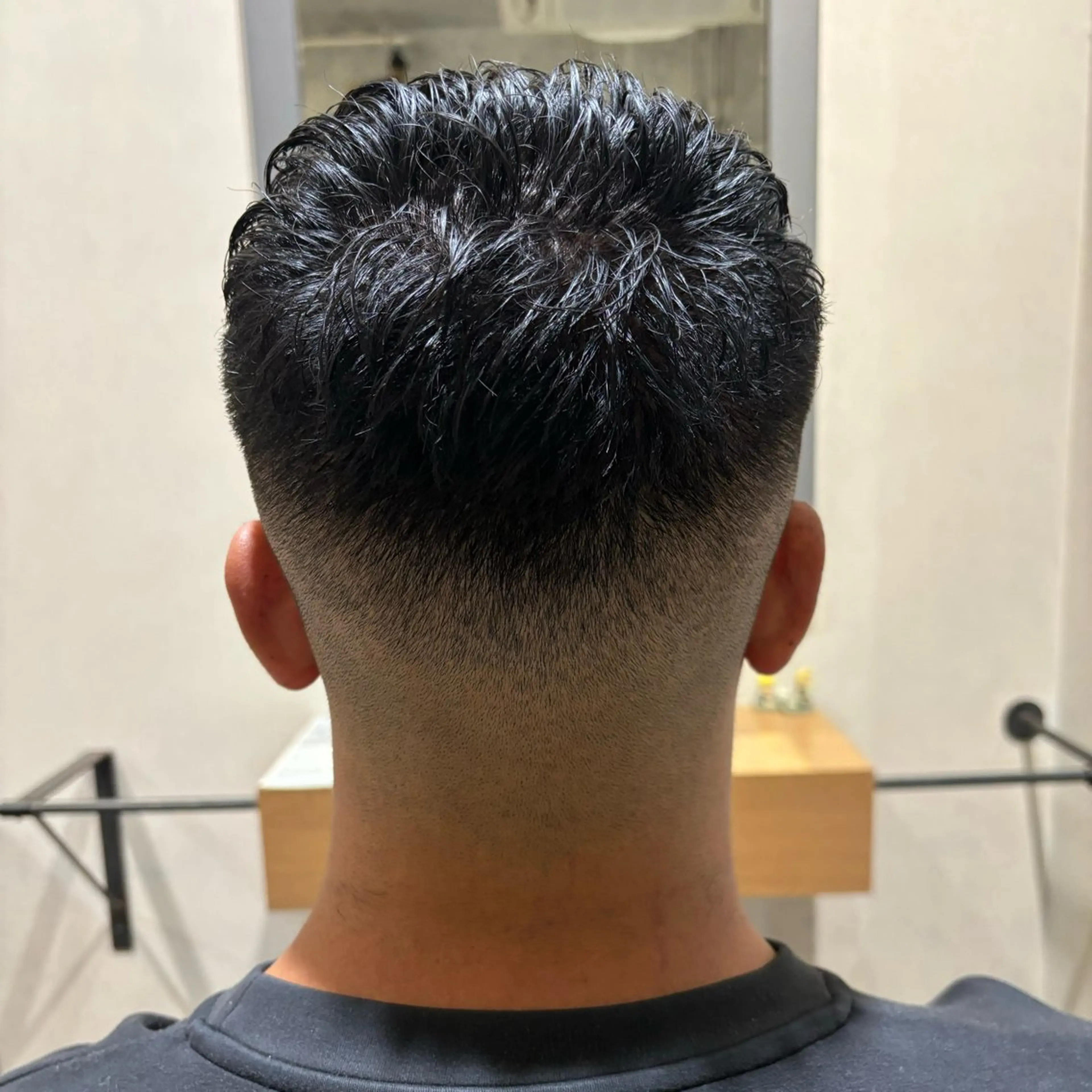 メンズ フェードカット スキンフェード カット HANGOUT / ミウのヘアスタイル