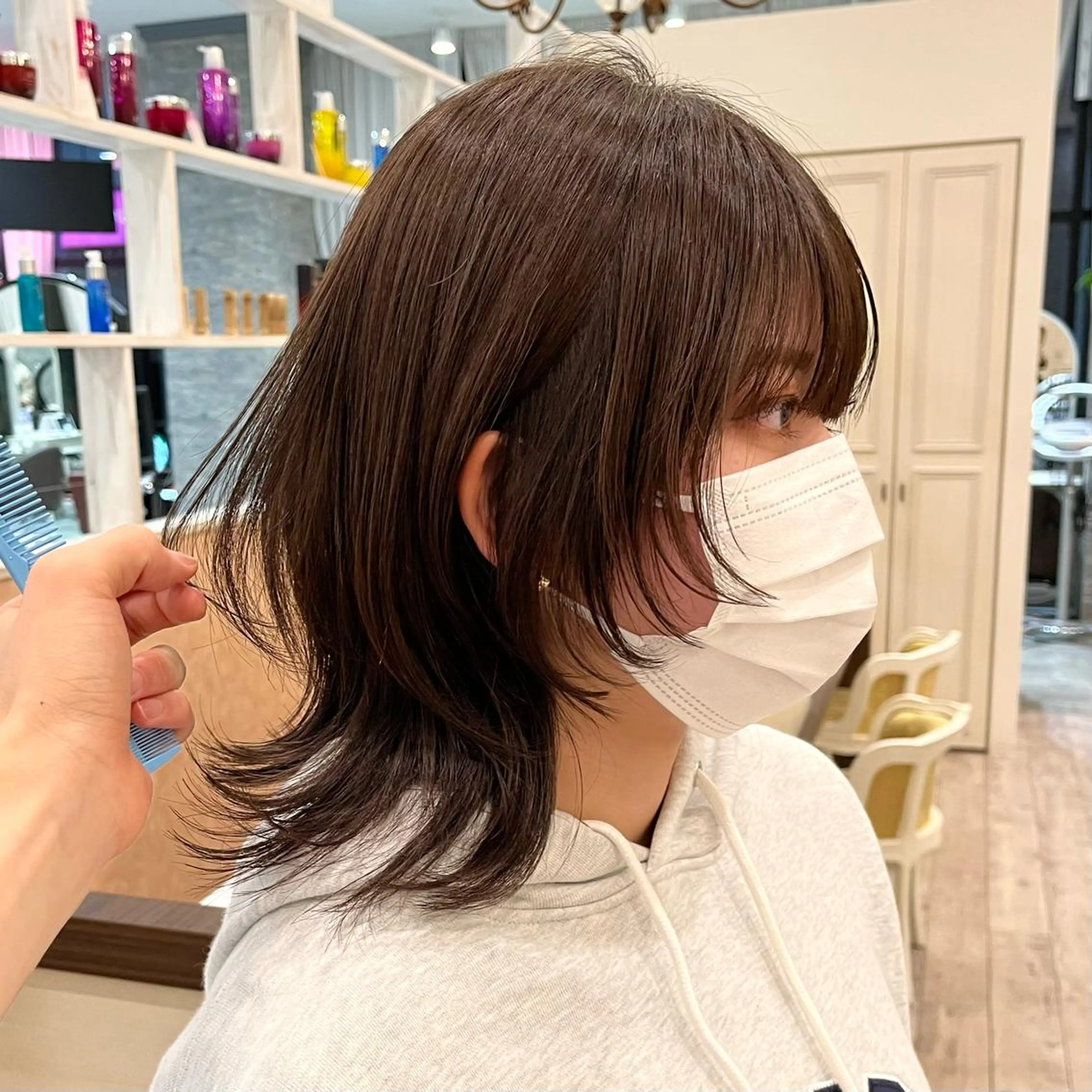 ミディアム 大阪ウルフカット 🐺デザインカラーのヘアスタイル