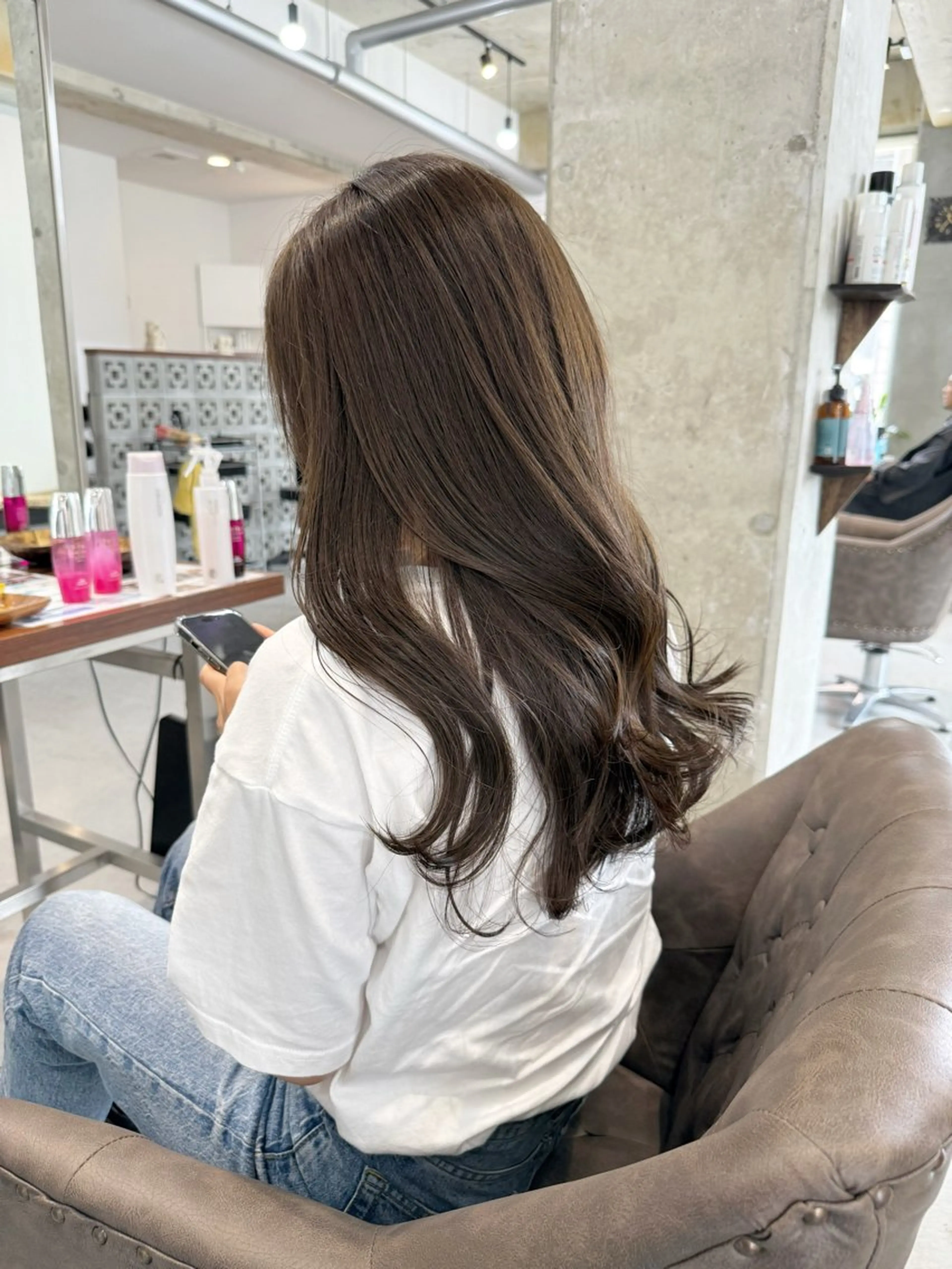 ロング カラー ベージュカラー オリーブベージュ カット ヘアカラー カイリ /レイヤーカットのヘアスタイル