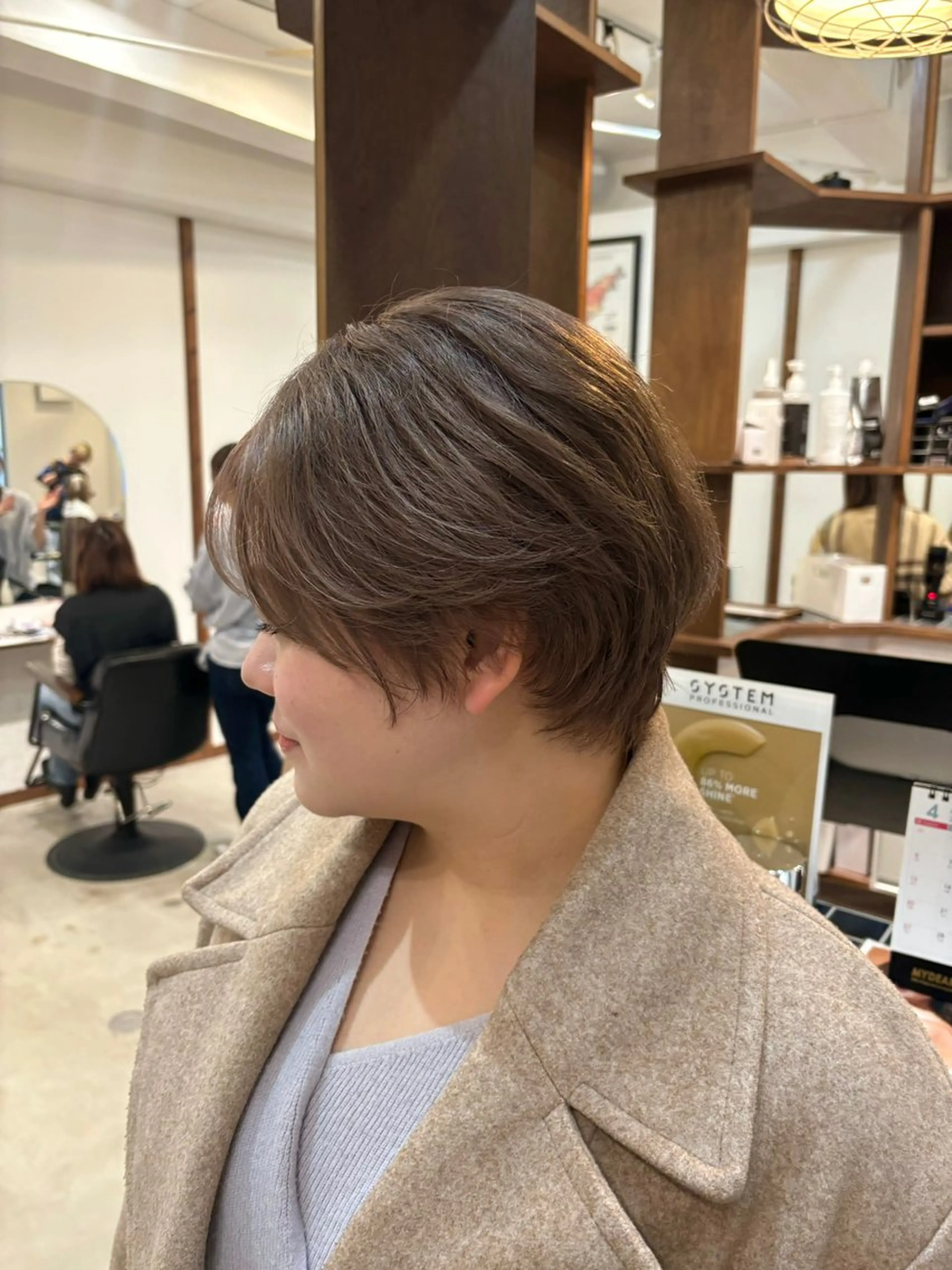 ショート ヘアカラー 小玉 唯依のヘアスタイル