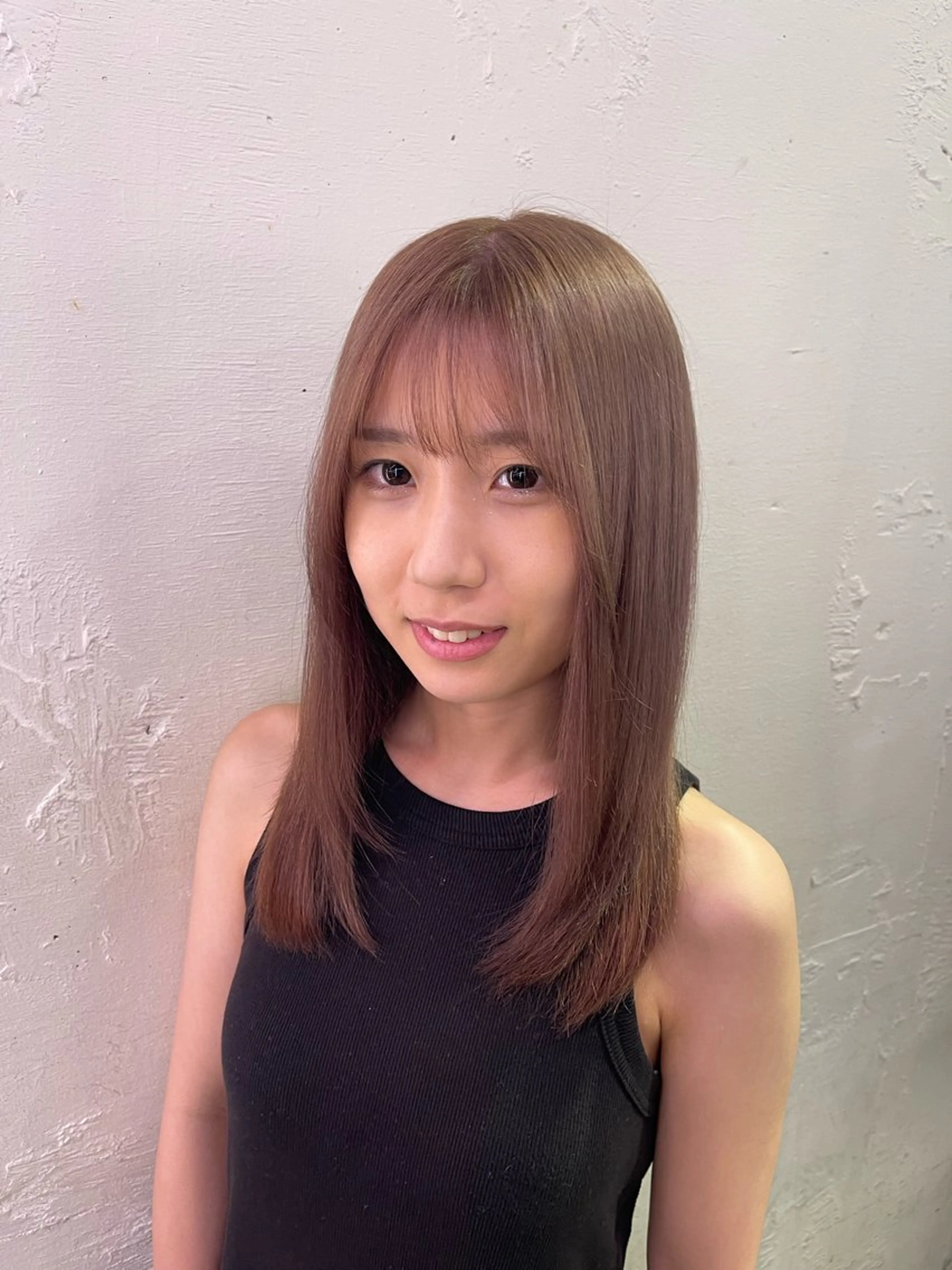 セミロング カラー SERINA/ウルフ 、デザインカラーのヘアスタイル