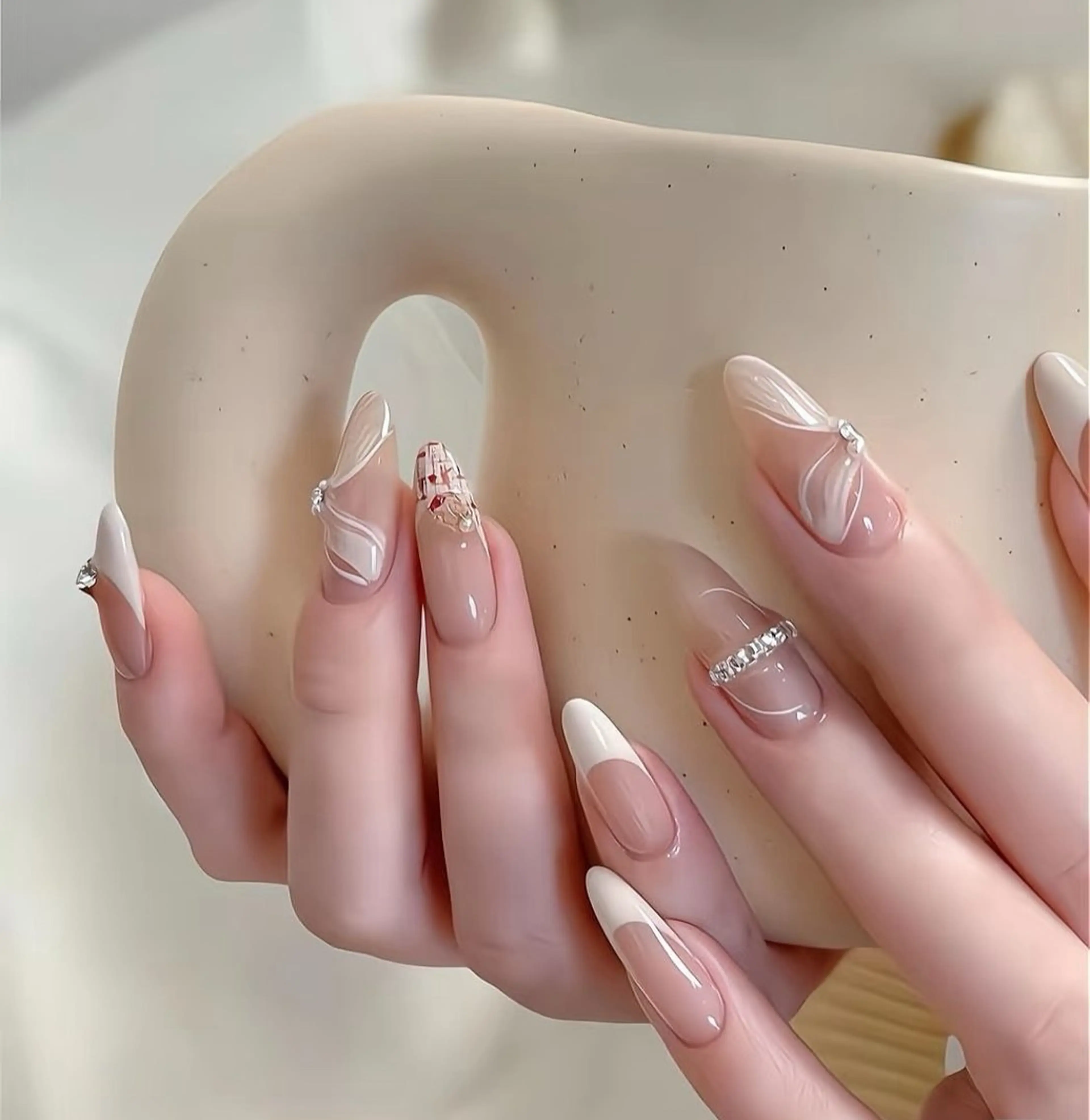 ネイル ハンドネイル ハンドケア The Nail & Eye Lashの眉毛・アイブロウイメージ