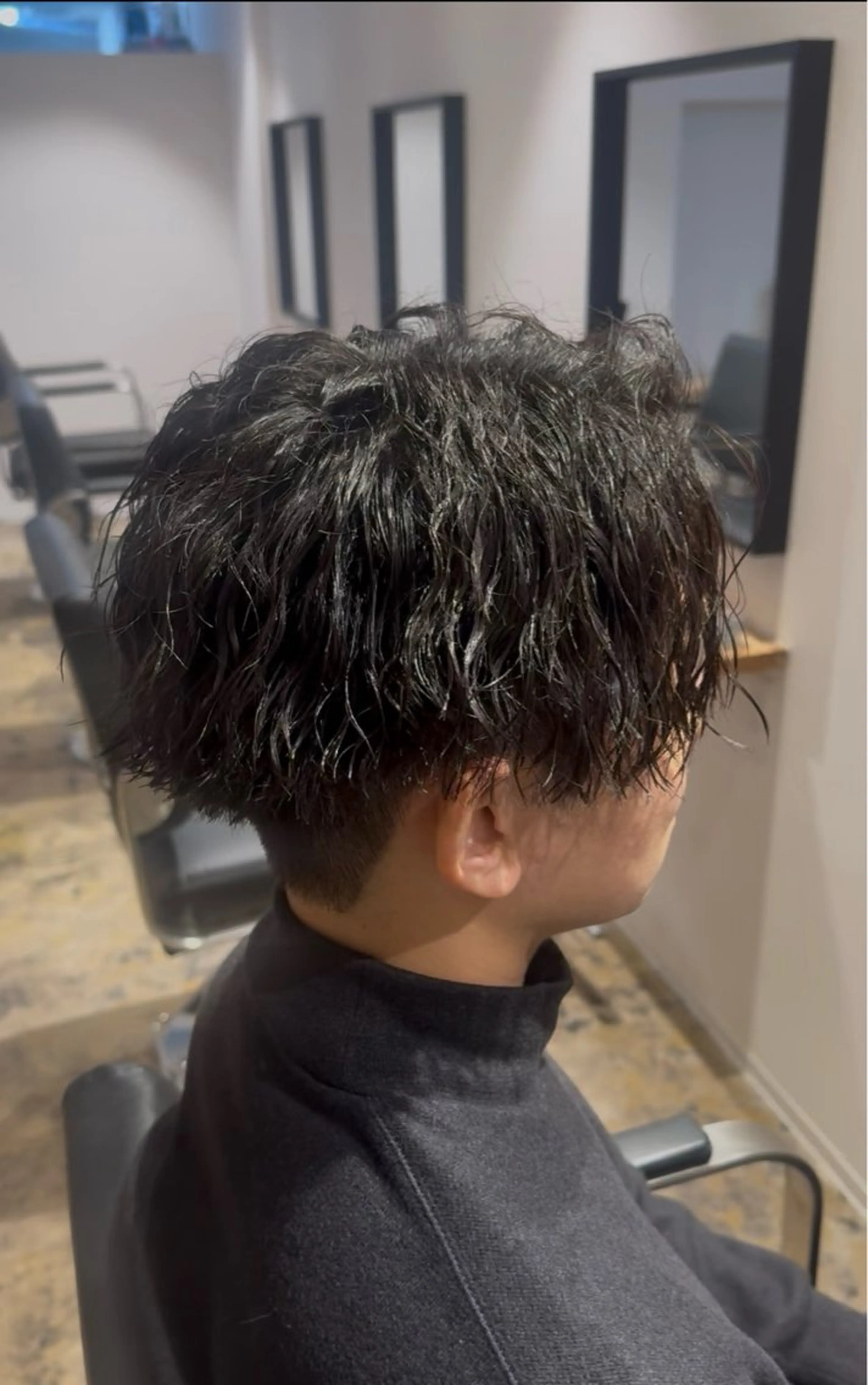 ミディアム パーマ メンズ センターパート 西川 佑樹のヘアスタイル