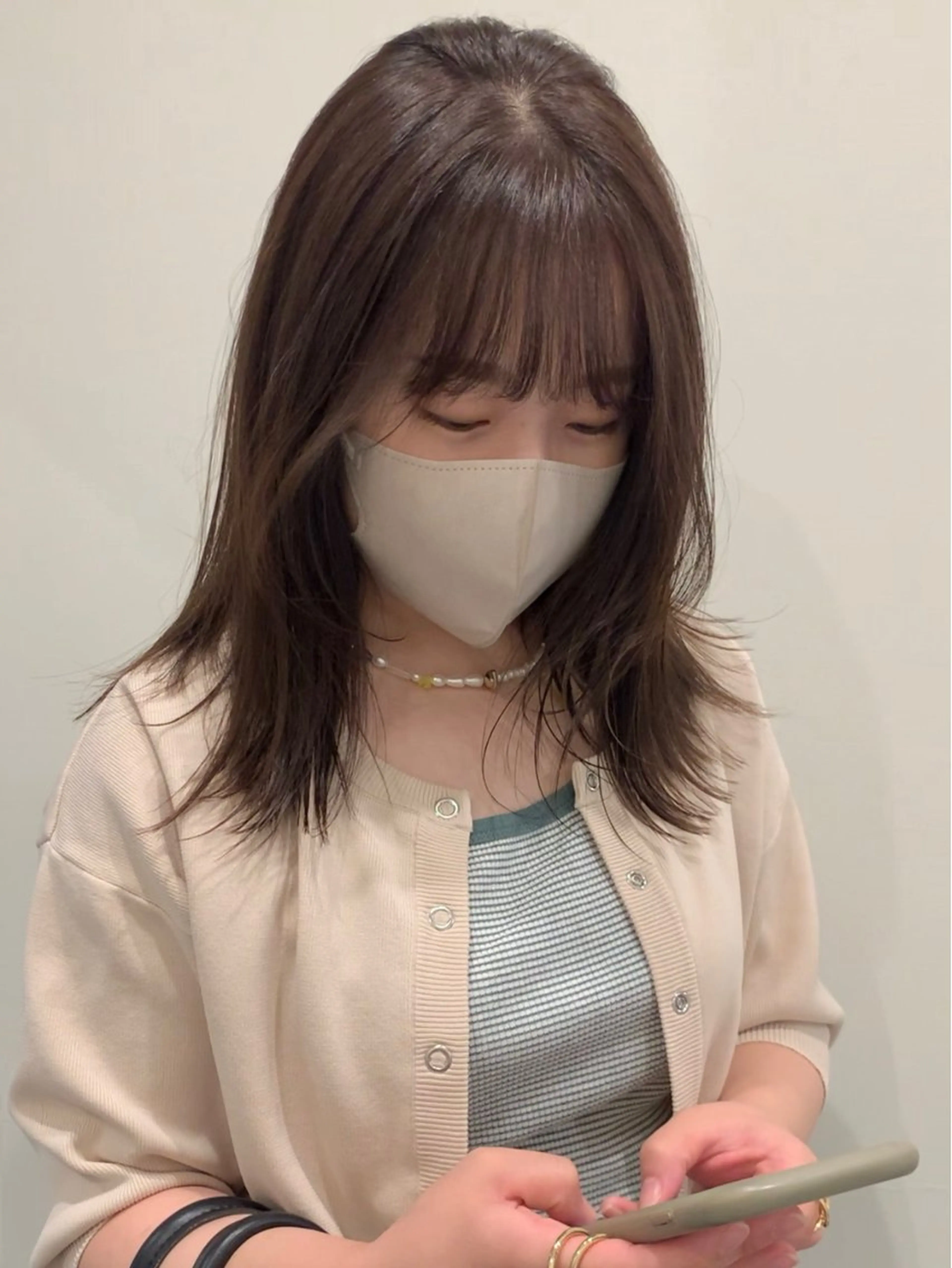 ミディアム カラー ベージュカラー カット ヘアカラー トリートメント 落合希 Olivebeigeのヘアスタイル